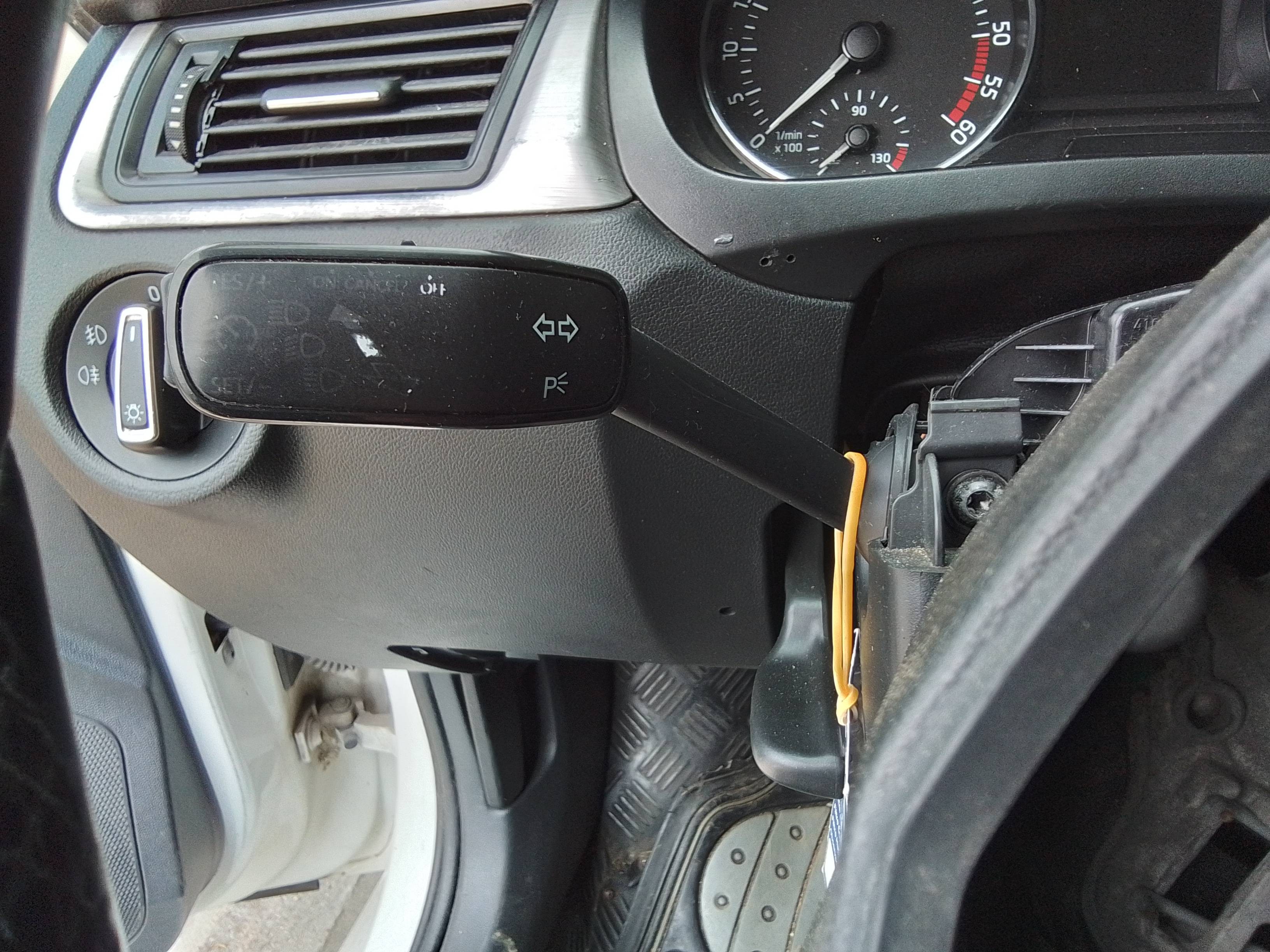 Recambio de mando luces para skoda rapid active referencia OEM IAM   