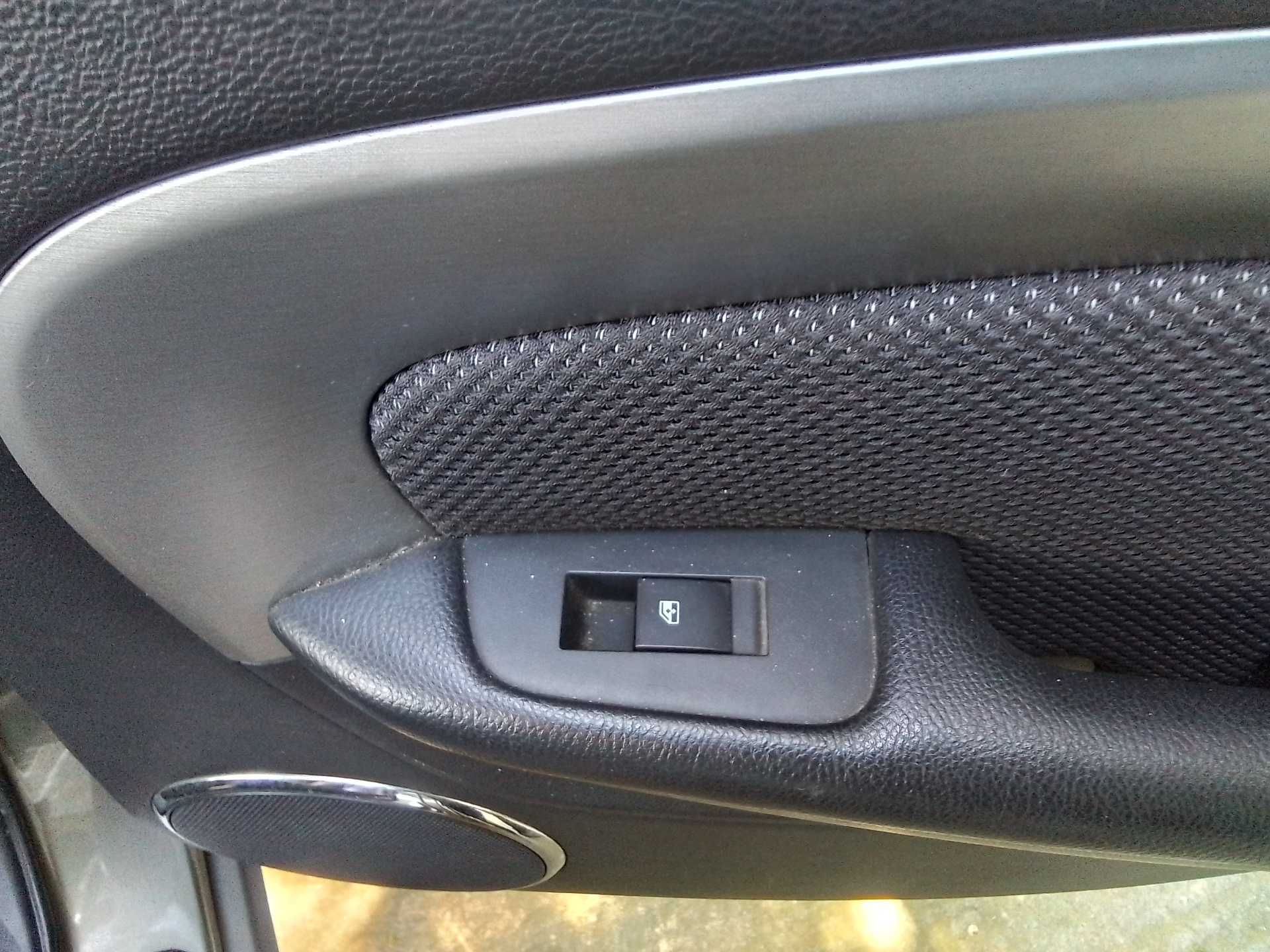 Recambio de mando elevalunas trasero derecho para chevrolet epica 2.0 diesel cat referencia OEM IAM   