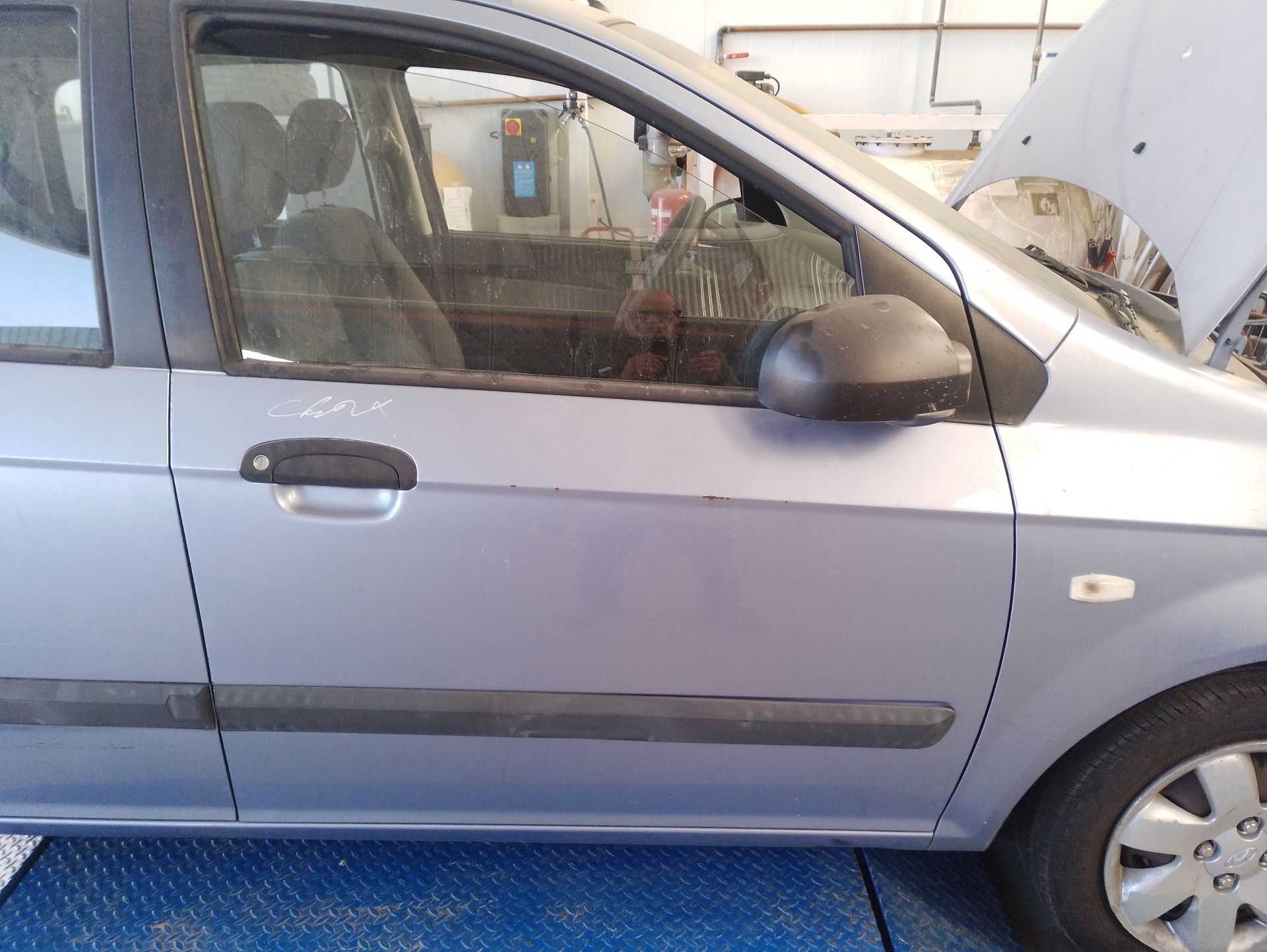 Recambio de puerta delantera derecha para hyundai getz (tb) 1.1 referencia OEM IAM 760041C020  