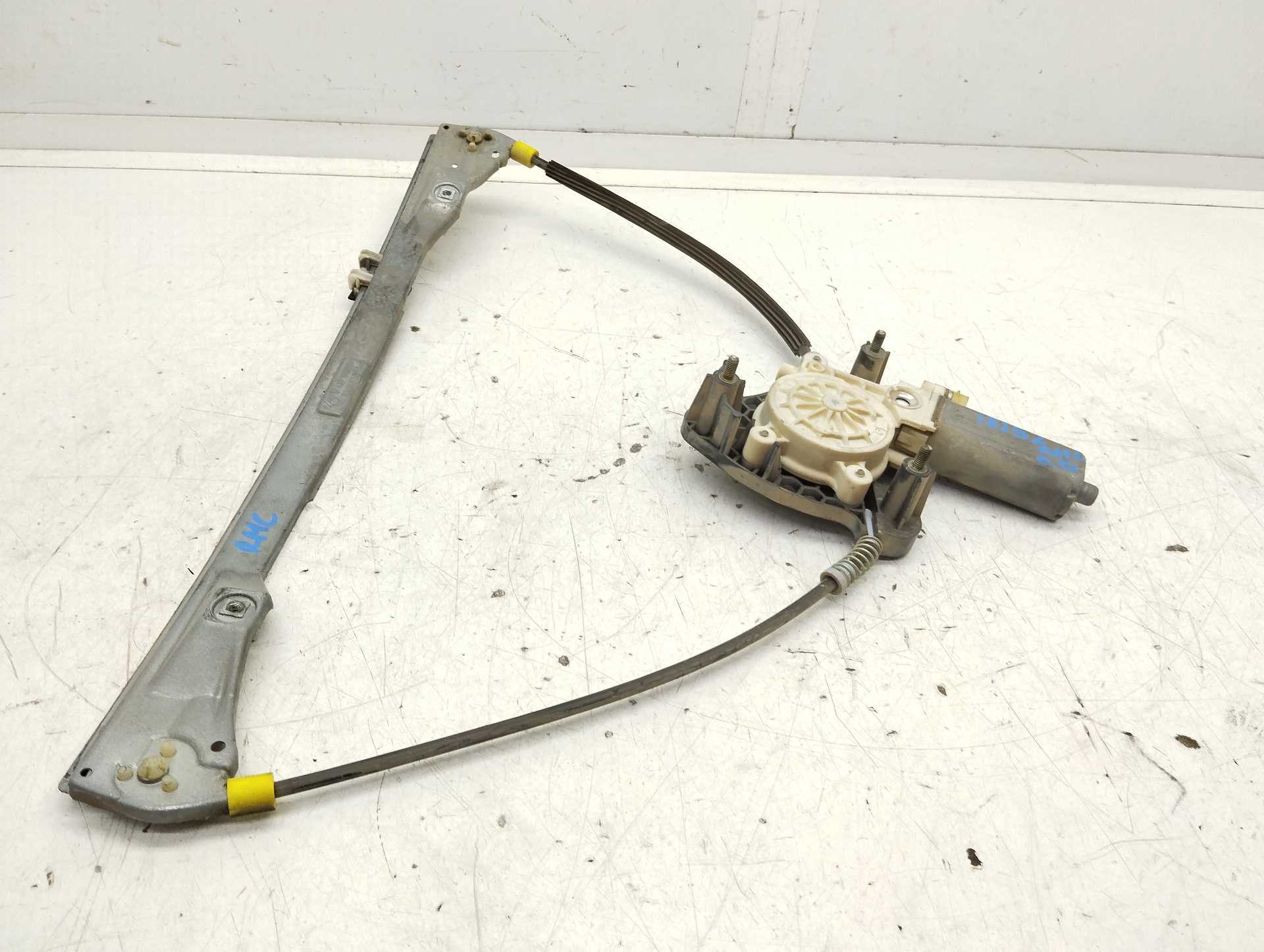 Recambio de elevalunas delantero derecho para renault clio iii exception referencia OEM IAM 0130822019 BOSCH 