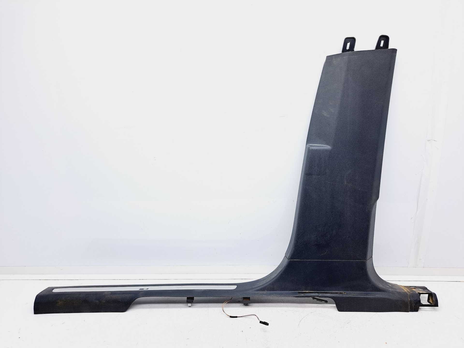 Recambio de moldura para volkswagen tiguan 2.0 tdi referencia OEM IAM 5NA867292  