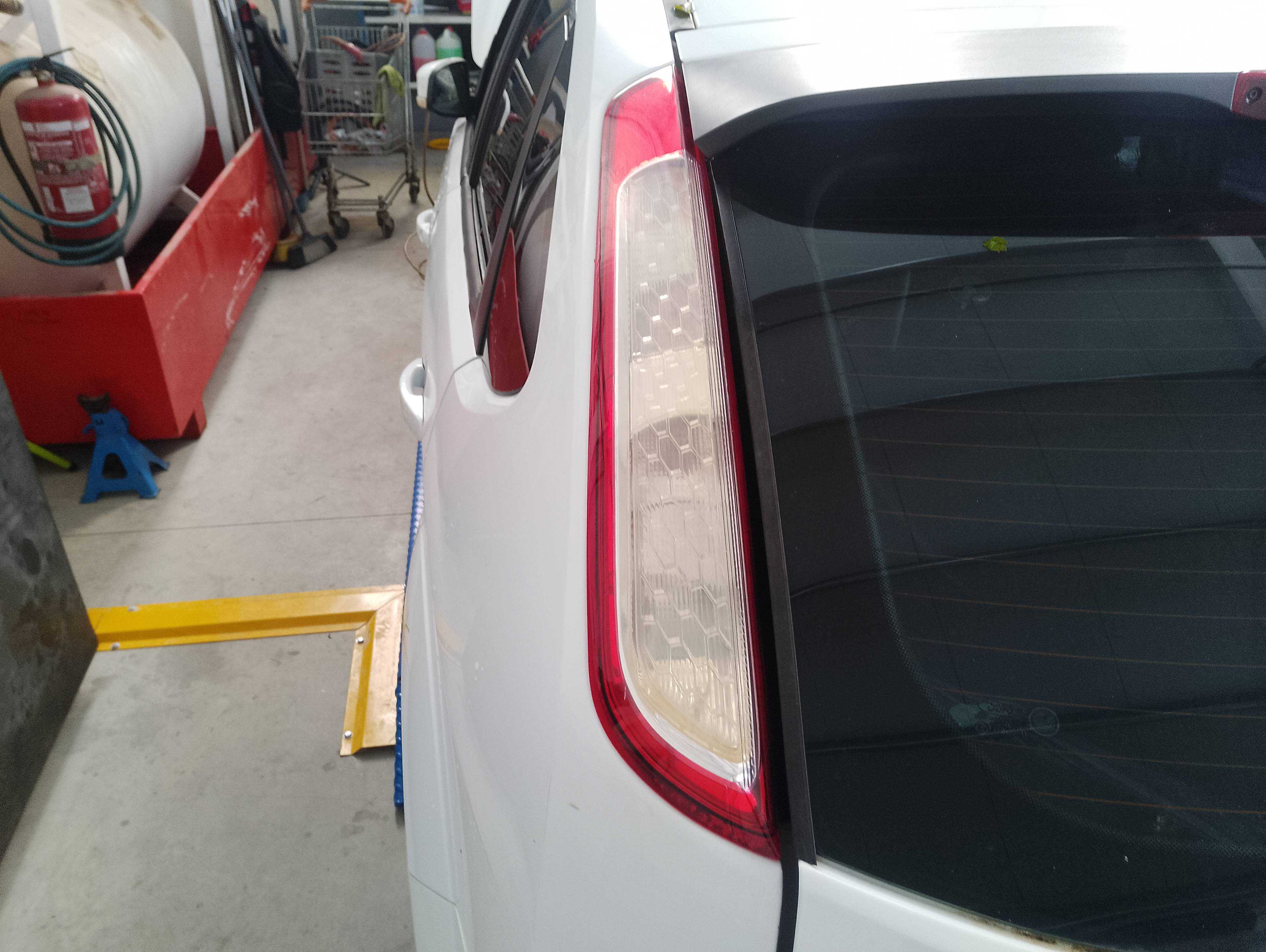 Recambio de piloto trasero izquierdo para ford focus berlina (cap) ambiente (d) referencia OEM IAM   