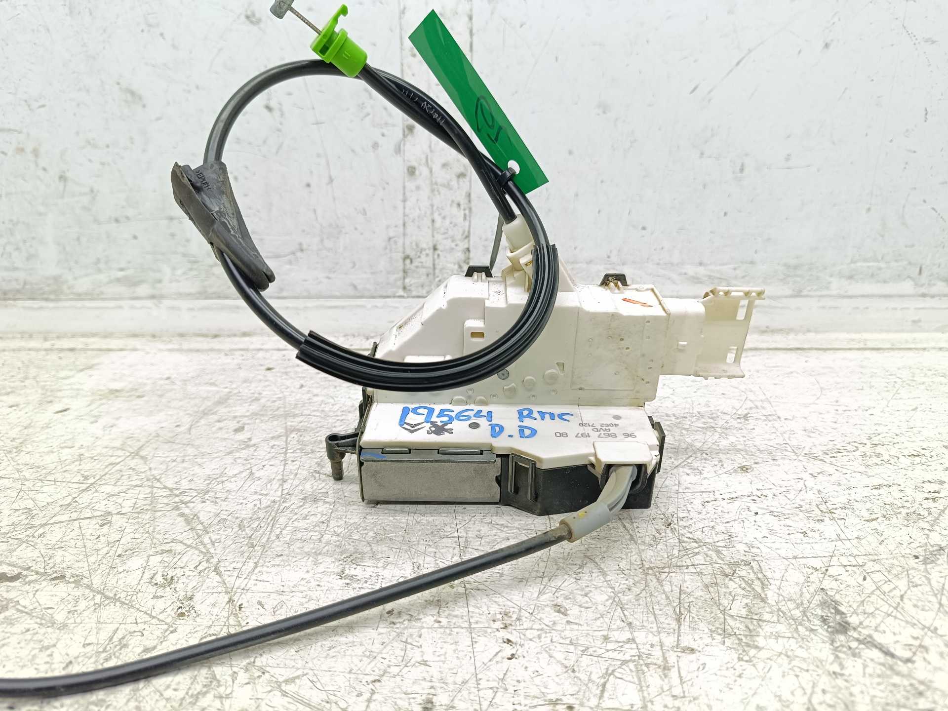 Recambio de cerradura puerta delantera derecha para citroën c4 berlina lx referencia OEM IAM 9686719780  