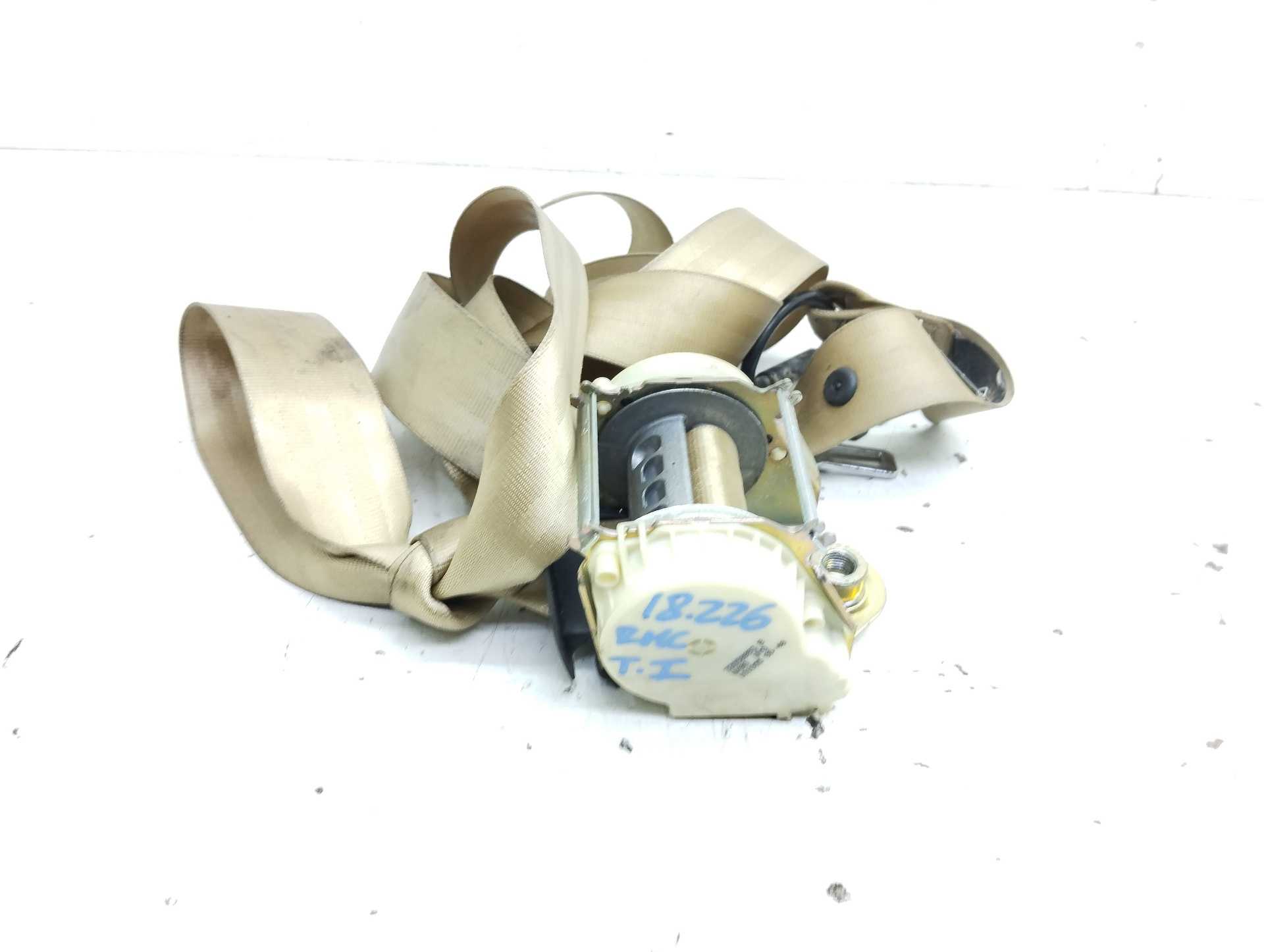 Recambio de cinturon seguridad trasero izquierdo para volkswagen passat berlina (3c2) advance referencia OEM IAM 33058993B  