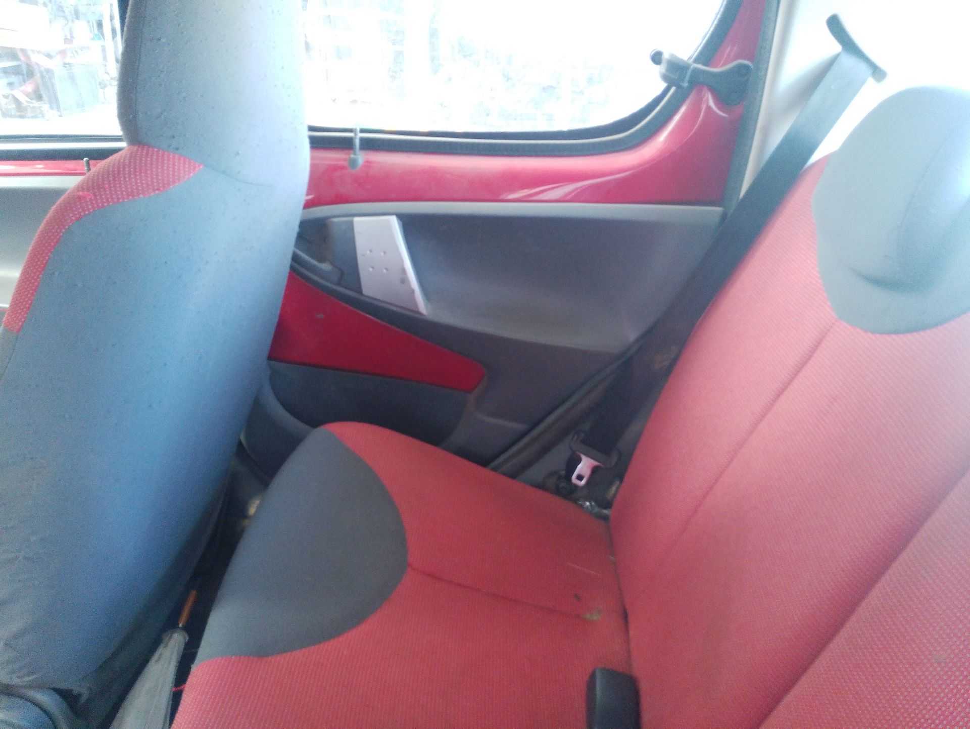 Recambio de guarnecido puerta trasera derecha para peugeot 107 (pm_, pn_) 1.0 referencia OEM IAM   