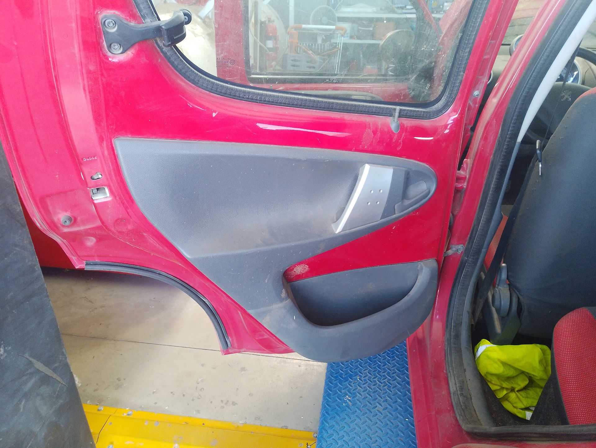 Recambio de guarnecido puerta trasera izquierda para peugeot 107 (pm_, pn_) 1.0 referencia OEM IAM   