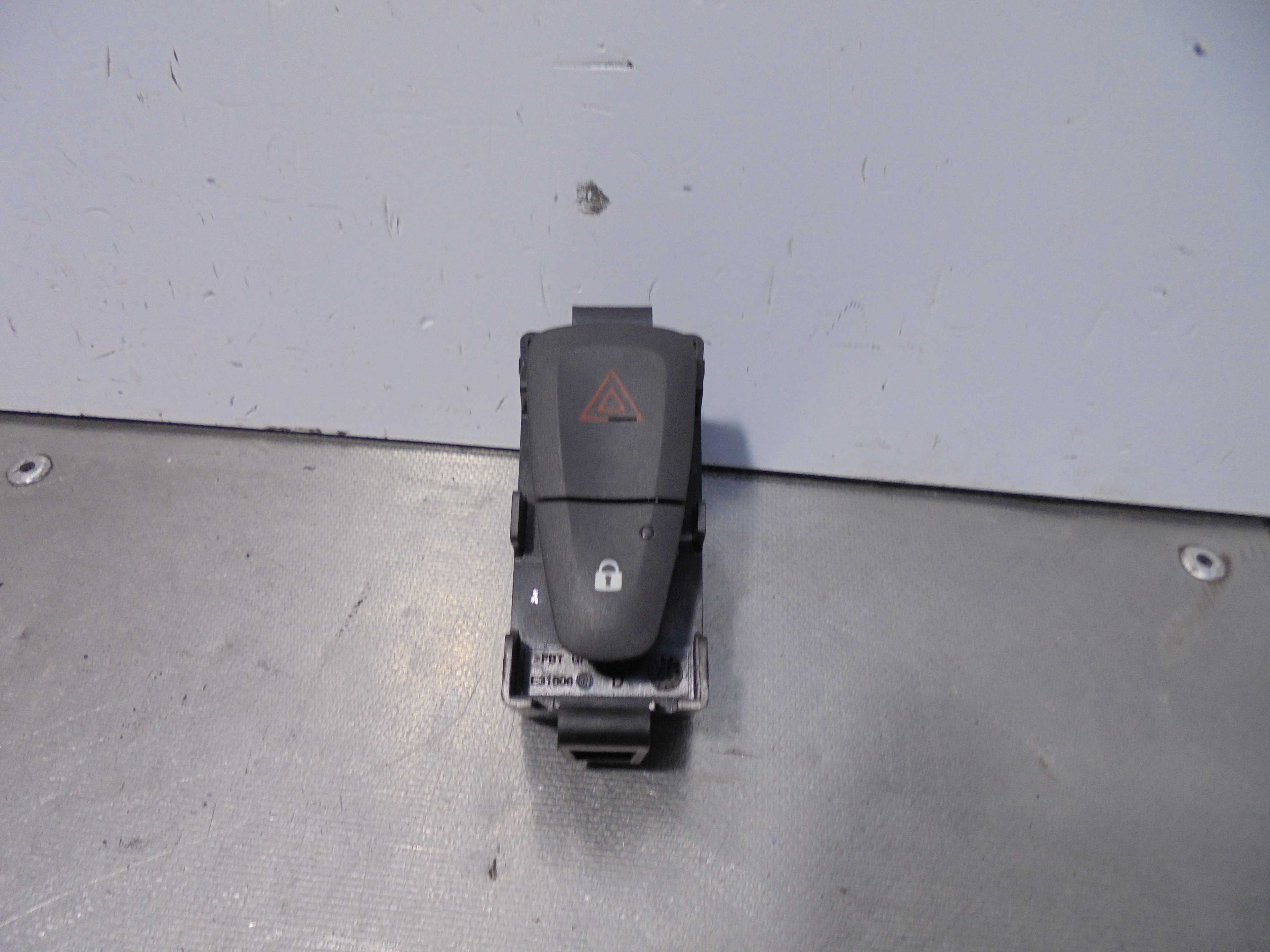 Recambio de mando warning para renault megane iii sport tourer business referencia OEM IAM E3160101 VALEO 