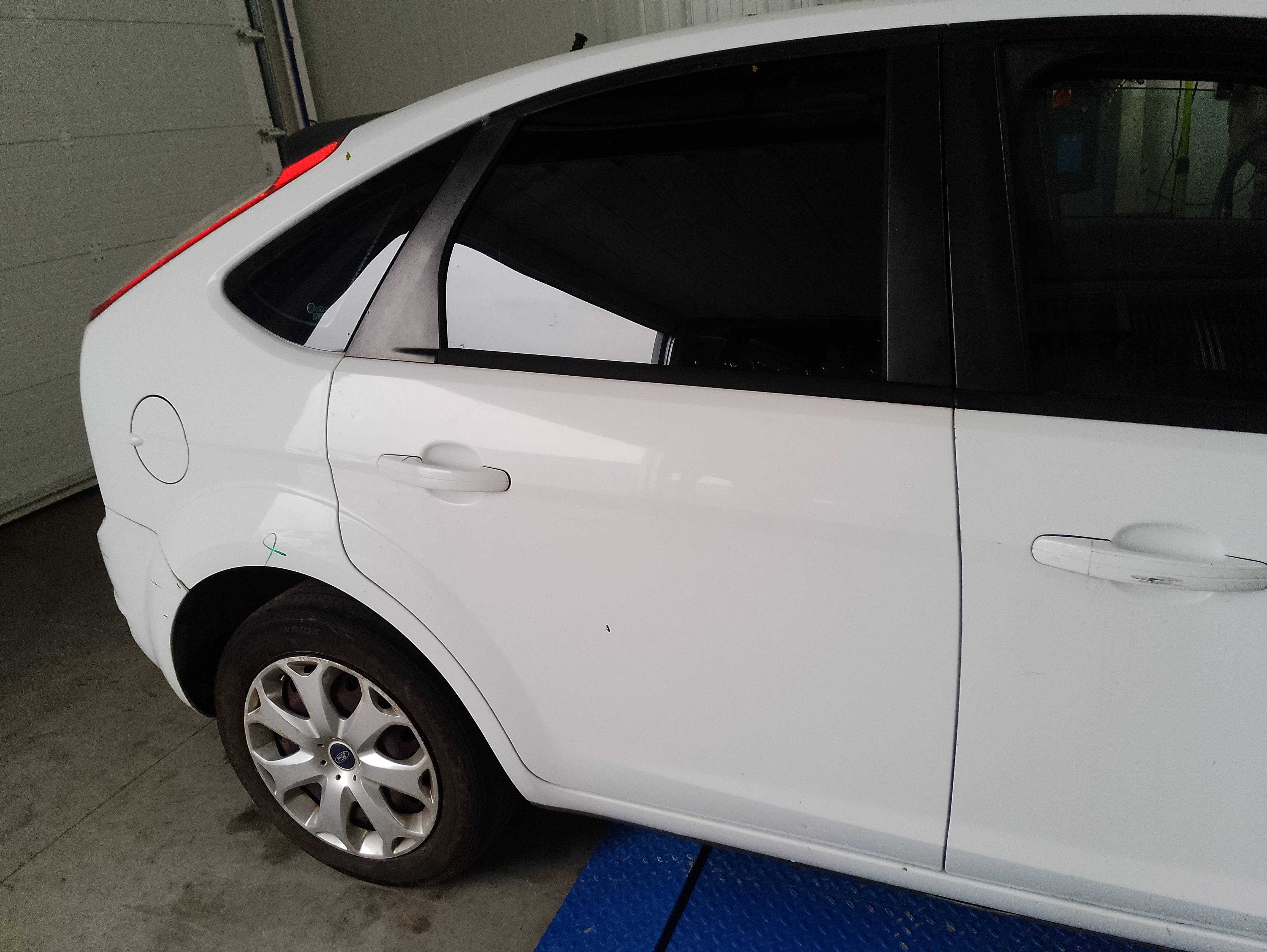 Recambio de puerta trasera derecha para ford focus berlina (cap) ambiente (d) referencia OEM IAM   