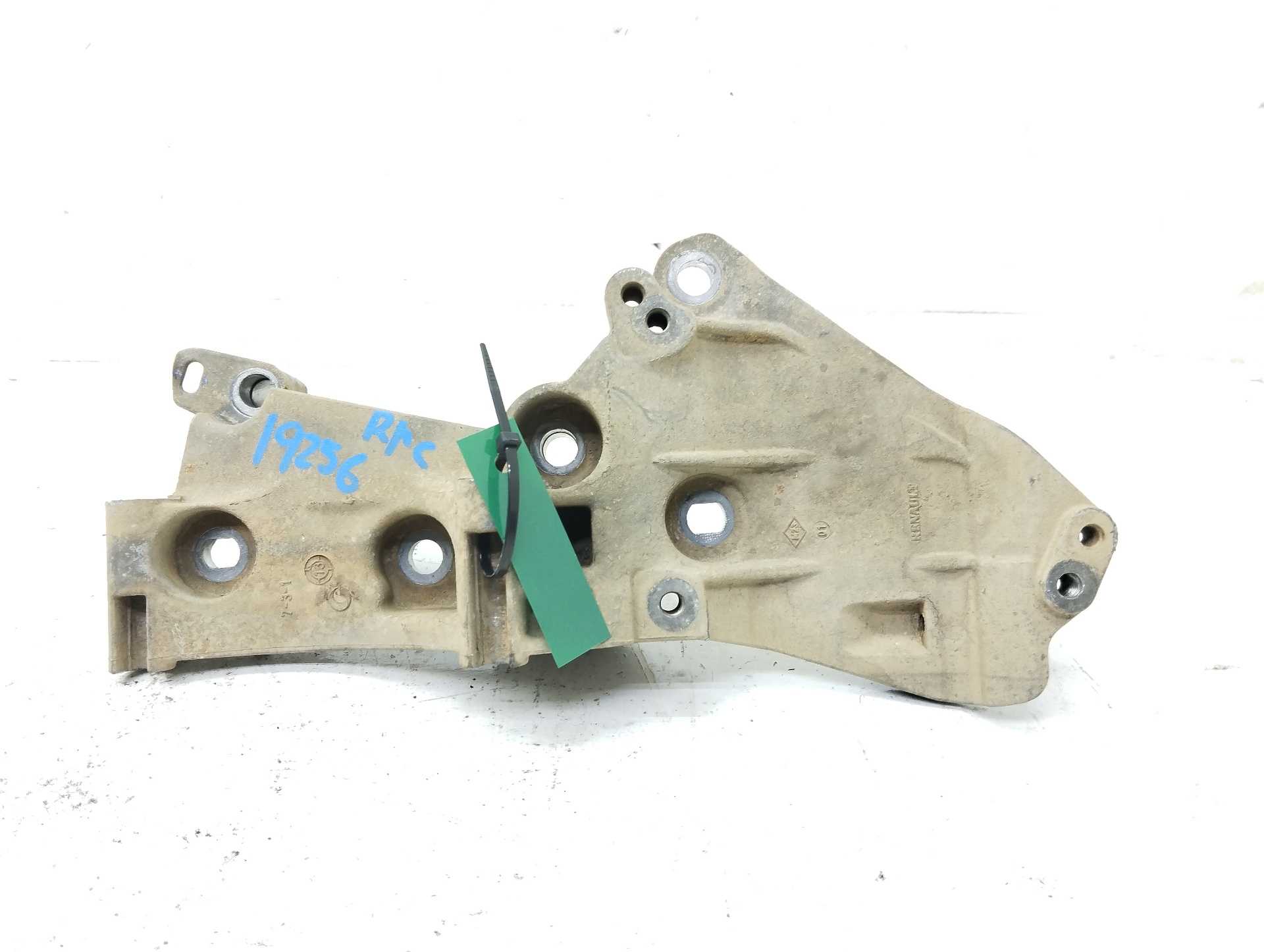 Recambio de soporte alternador para renault kangoo dynamique acción especial referencia OEM IAM 8200669494  