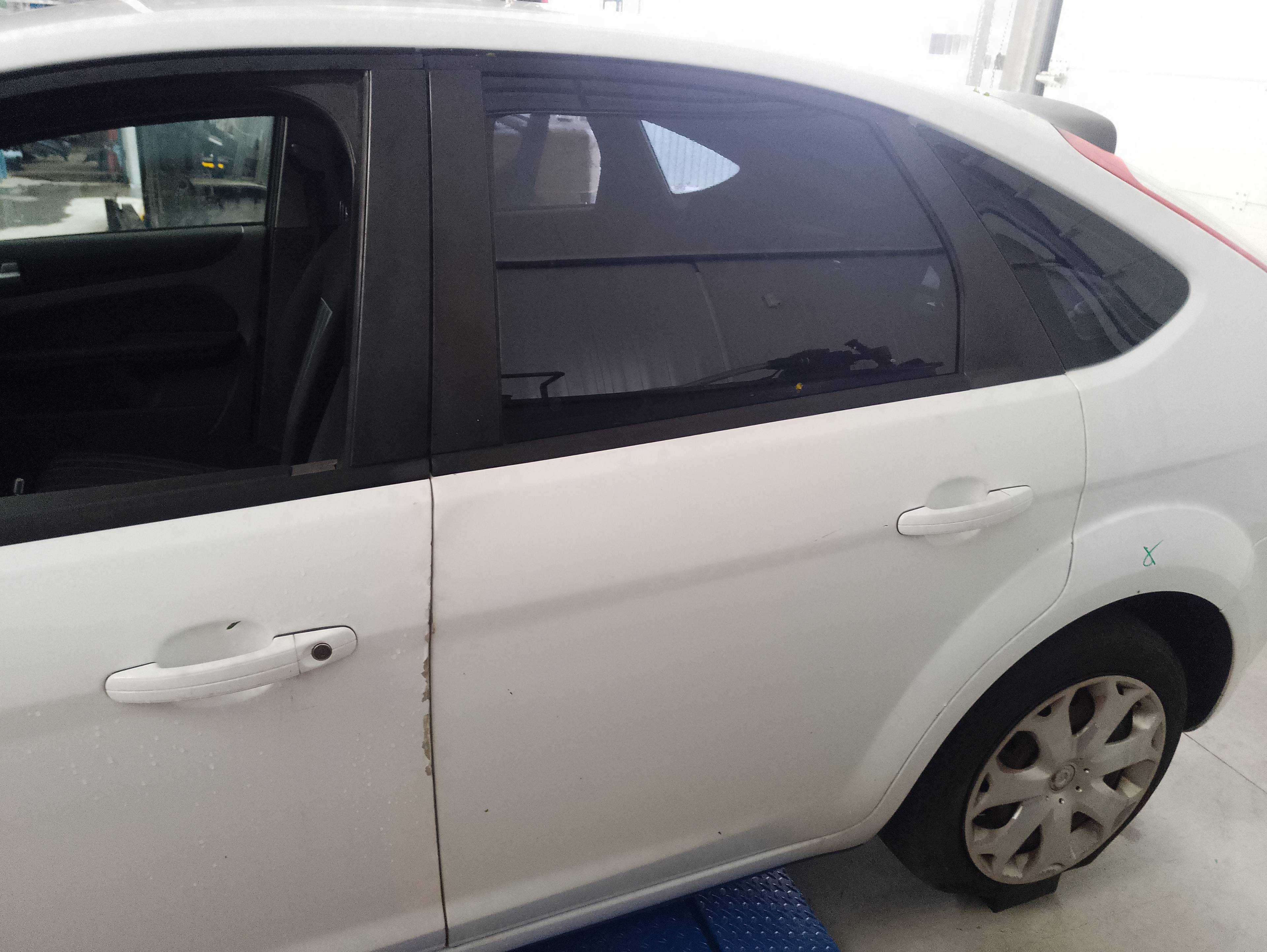 Recambio de puerta trasera izquierda para ford focus berlina (cap) ambiente (d) referencia OEM IAM   