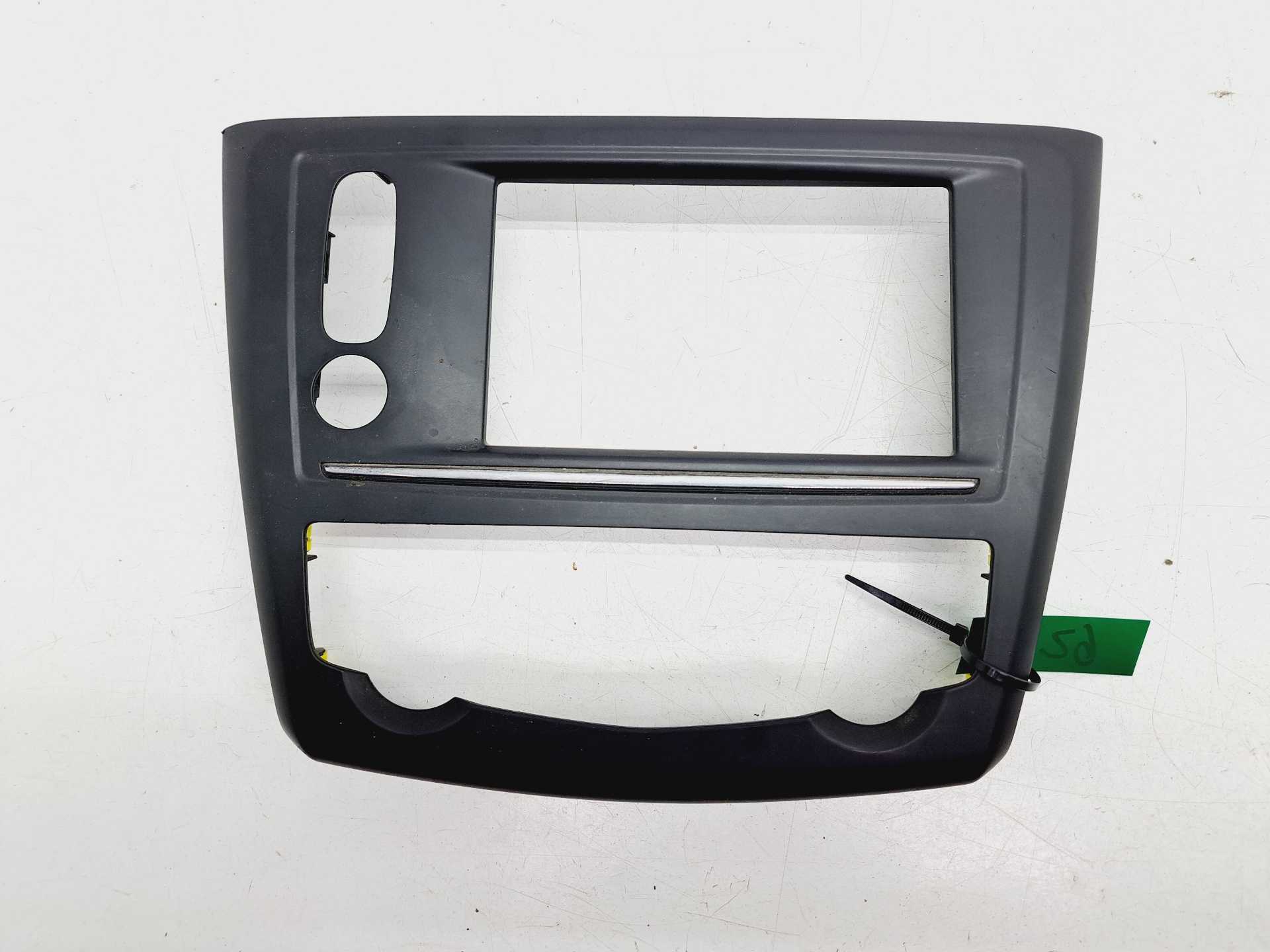 Recambio de moldura interior para renault kadjar bose edition referencia OEM IAM 681043286R  