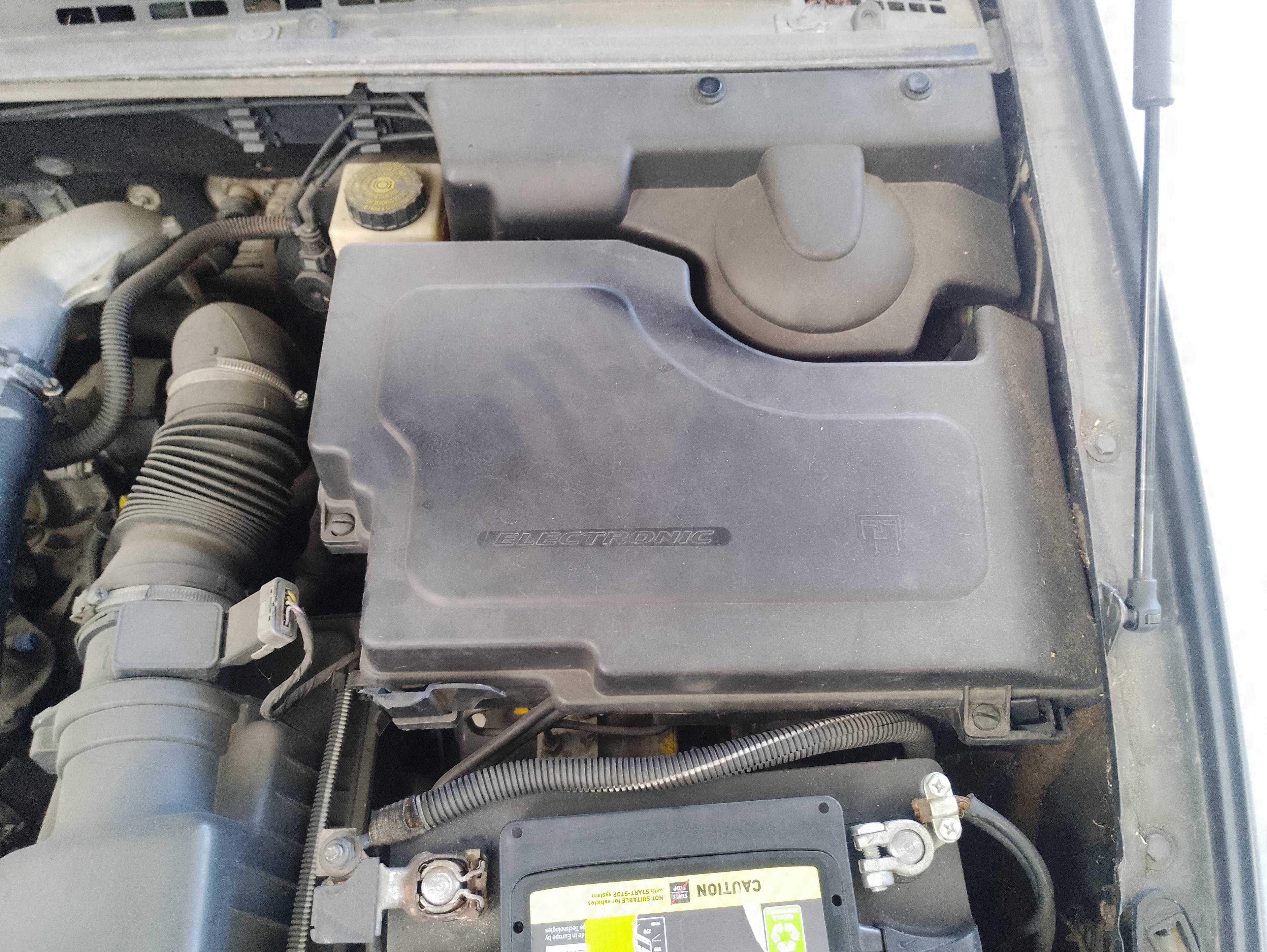 Recambio de caja reles / fusibles para citroën c5 berlina 2.0 hdi sx referencia OEM IAM   