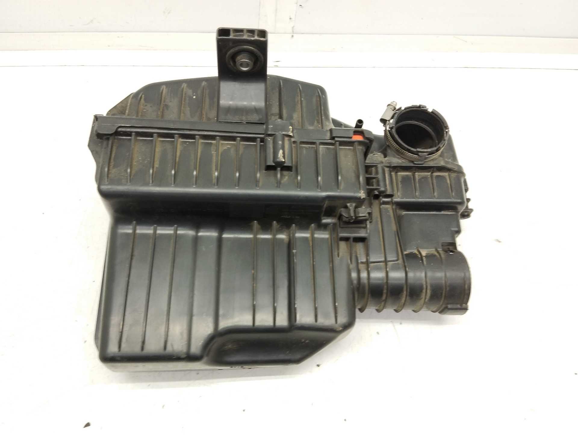 Recambio de caja filtro aire para peugeot 208 1.2 12v e-vti referencia OEM IAM 9813534180  