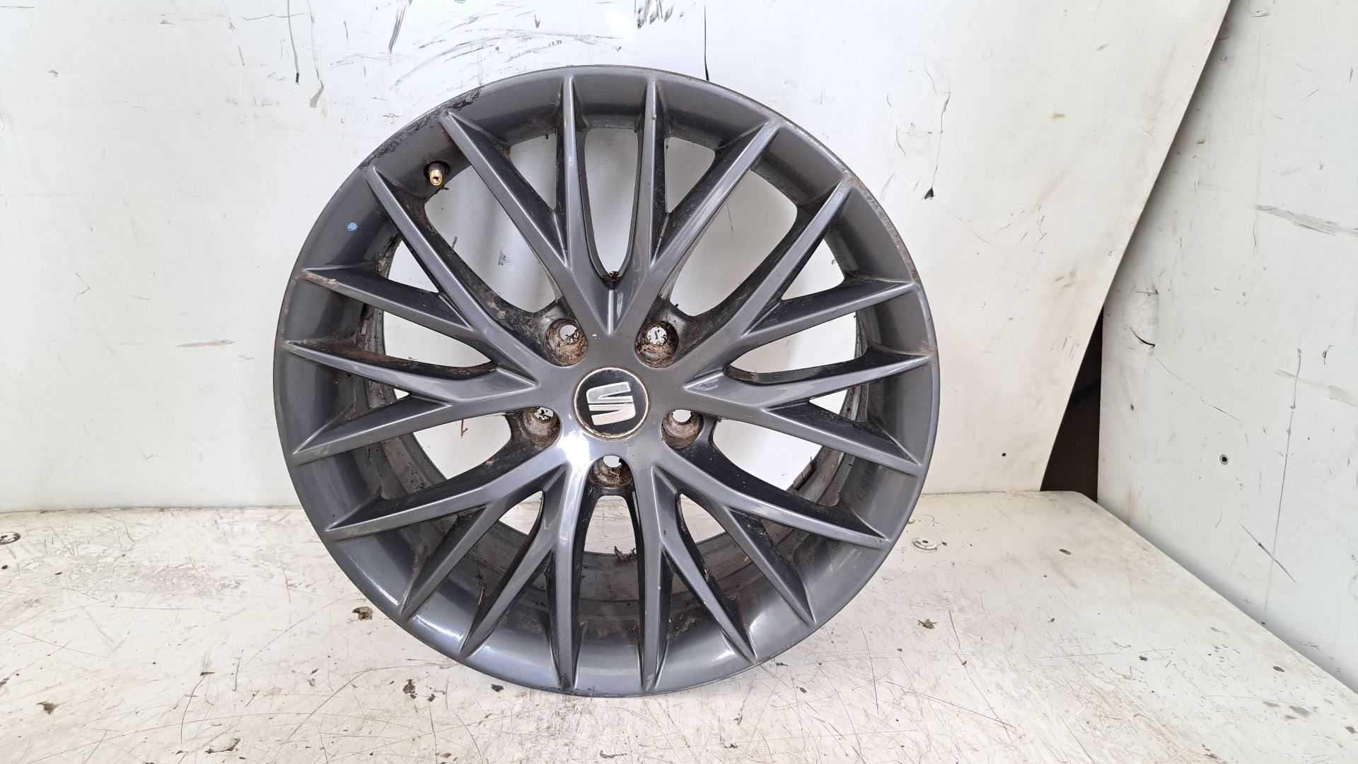 Recambio de llanta para seat ibiza (6j5) 1.6 tdi referencia OEM IAM r17 5f0601025h 