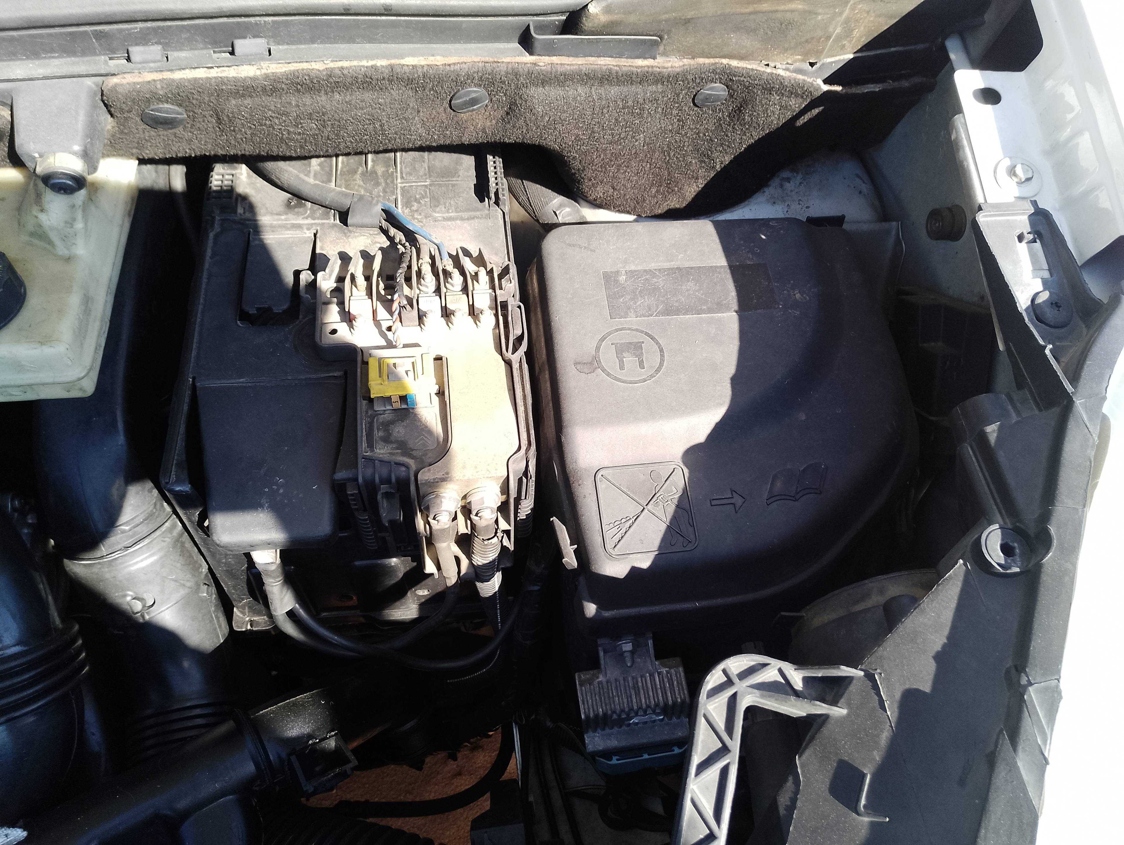 Recambio de caja reles / fusibles para peugeot partner kasten confort l1 referencia OEM IAM   