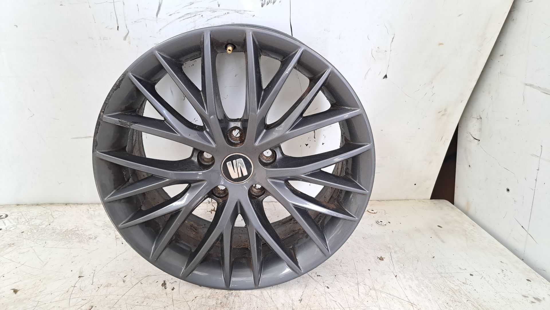 Recambio de llanta para seat ibiza (6j5) 1.6 tdi referencia OEM IAM r17 5f0601025h 