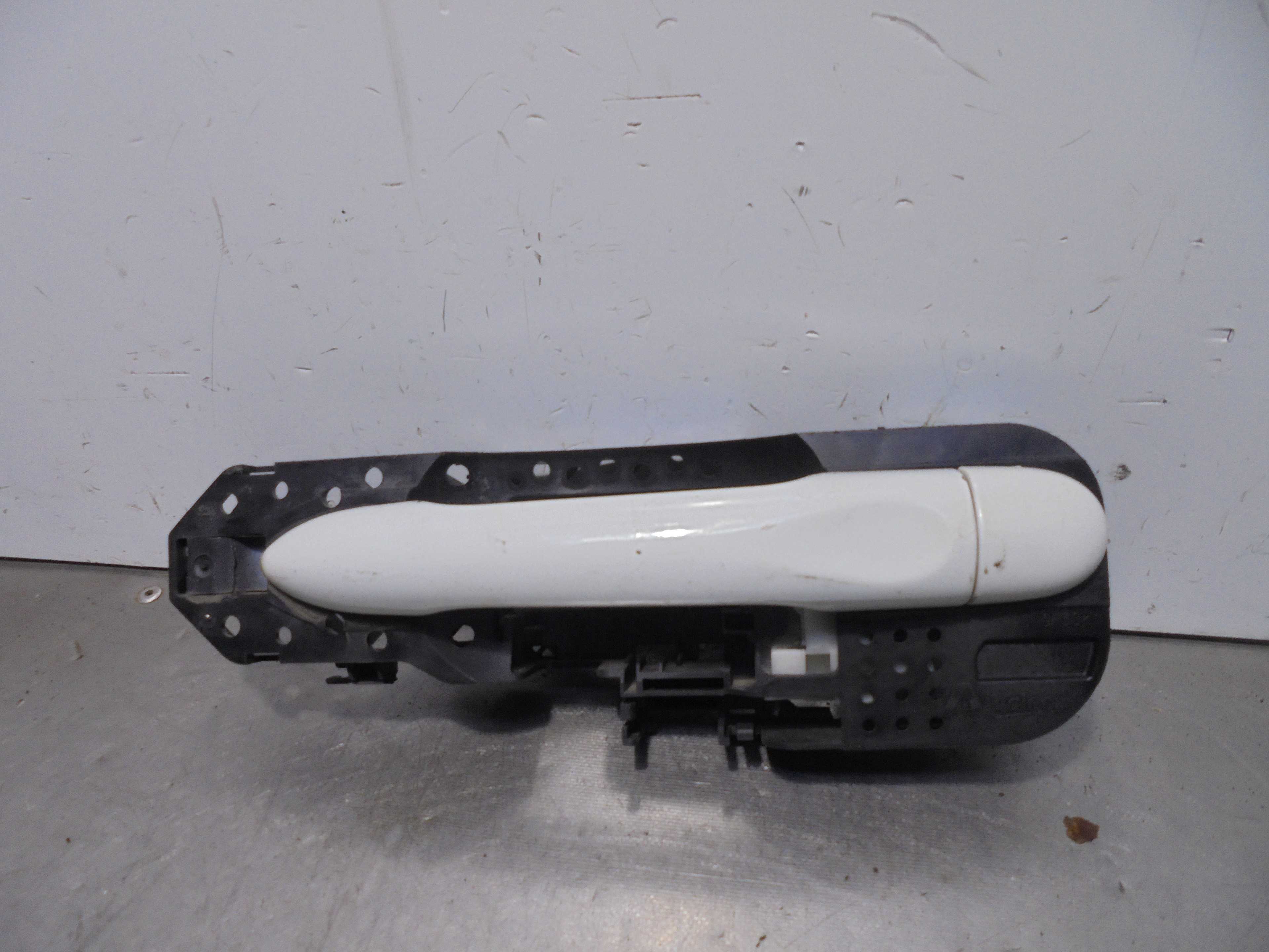 Recambio de maneta exterior trasera izquierda para renault megane iii sport tourer business referencia OEM IAM 806070032R  