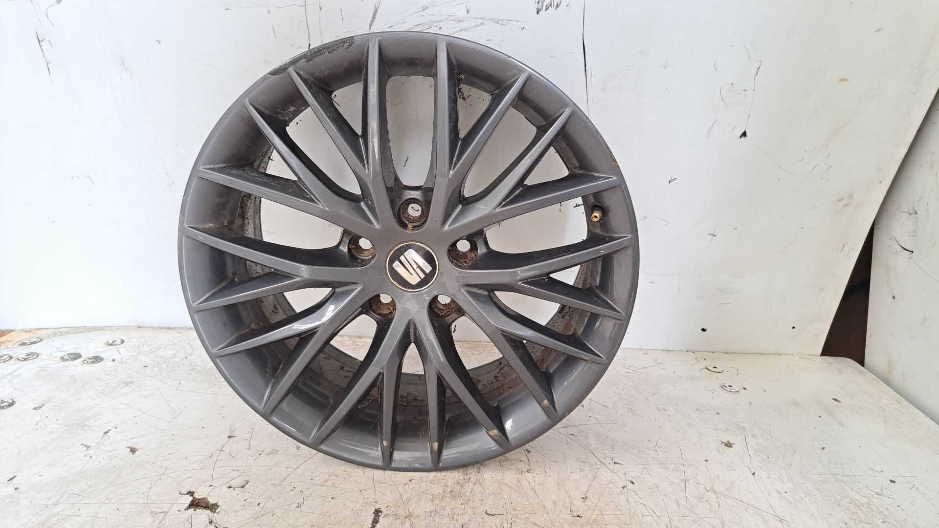 Recambio de llanta para seat ibiza (6j5) 1.6 tdi referencia OEM IAM r17 5f0601025h 