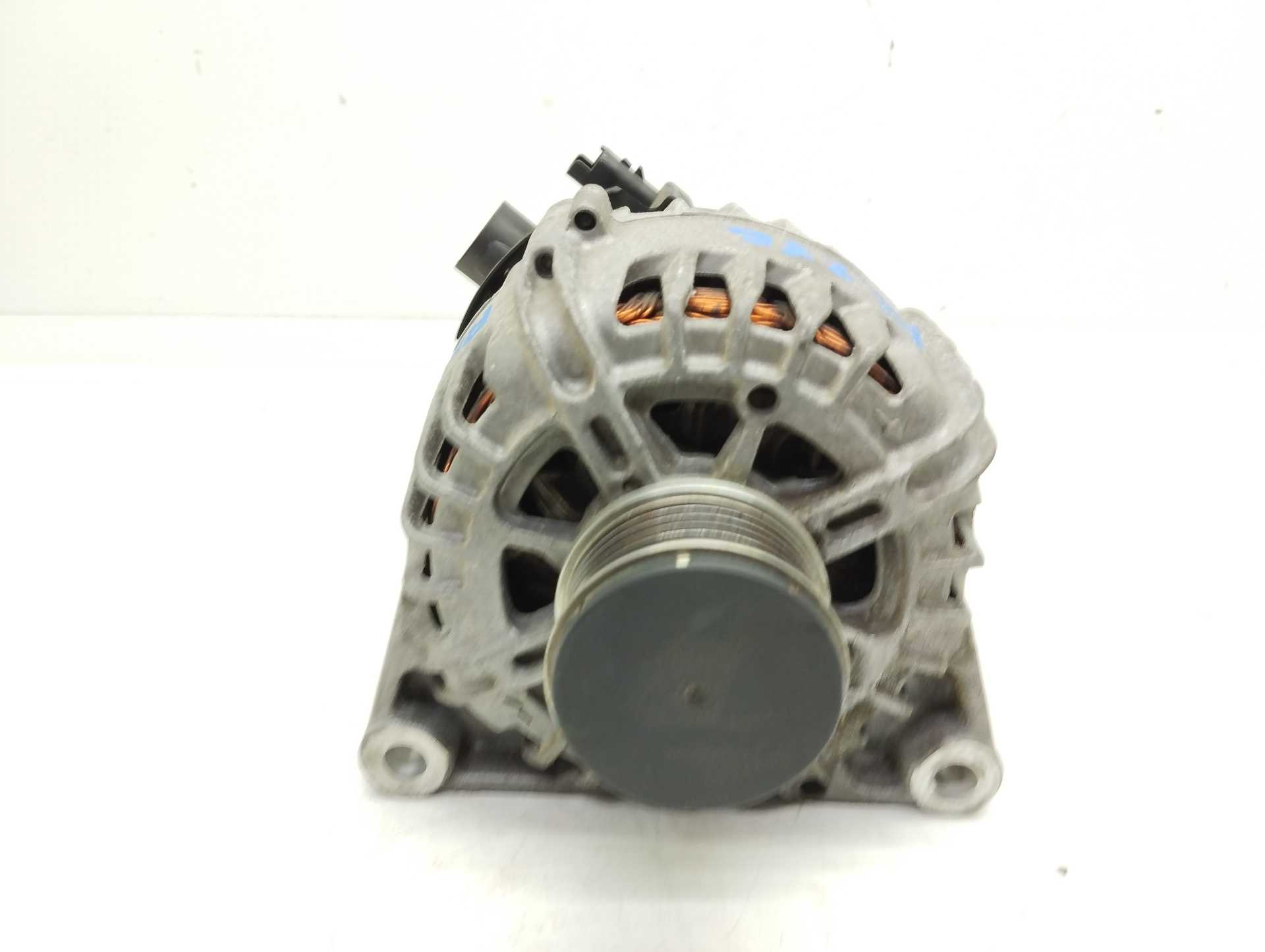 Recambio de alternador para opel corsa f edition referencia OEM IAM 9835689480 2740473C VALEO