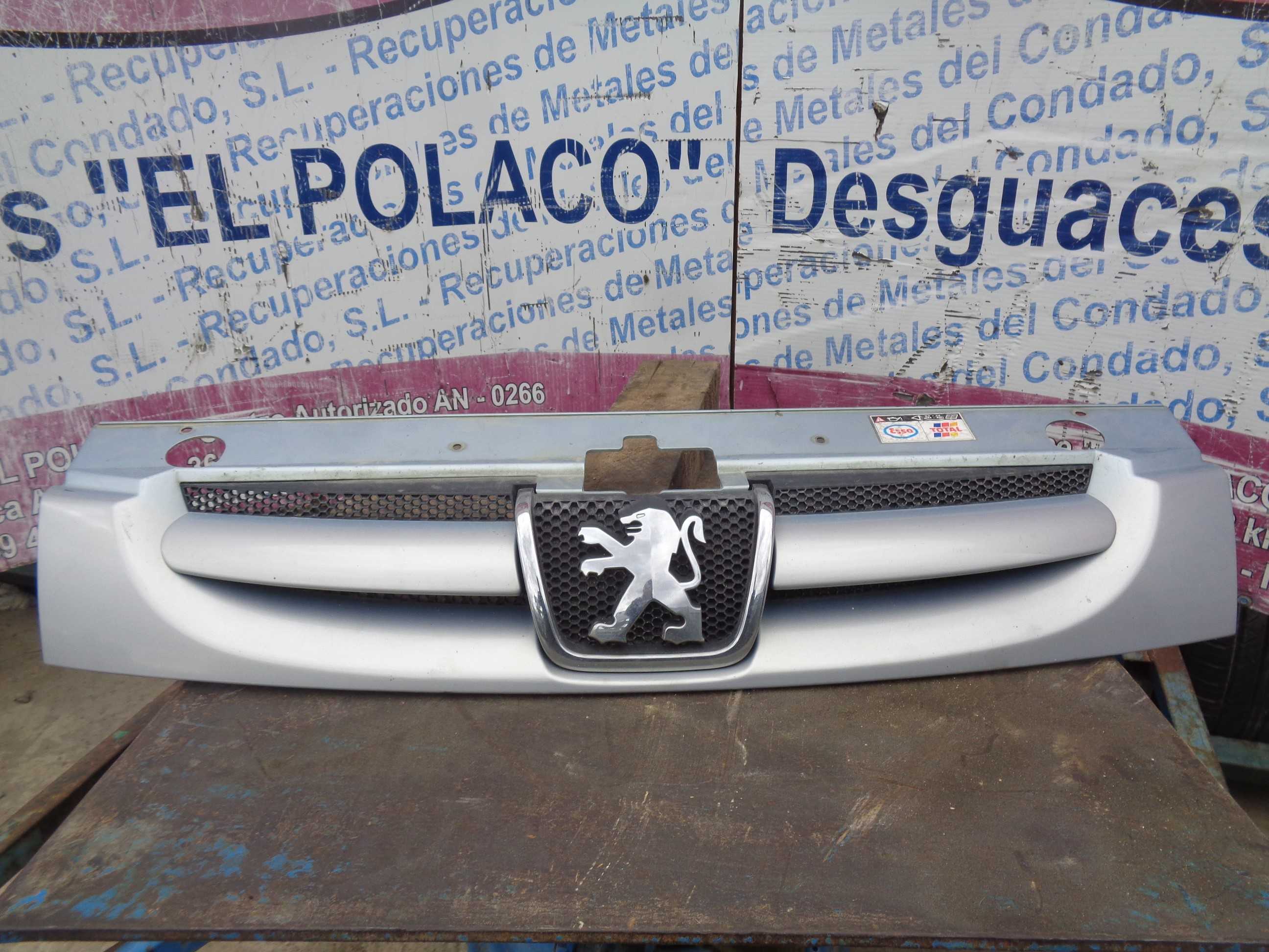 Recambio de rejilla delantera para peugeot partner (s2) combiespace referencia OEM IAM   