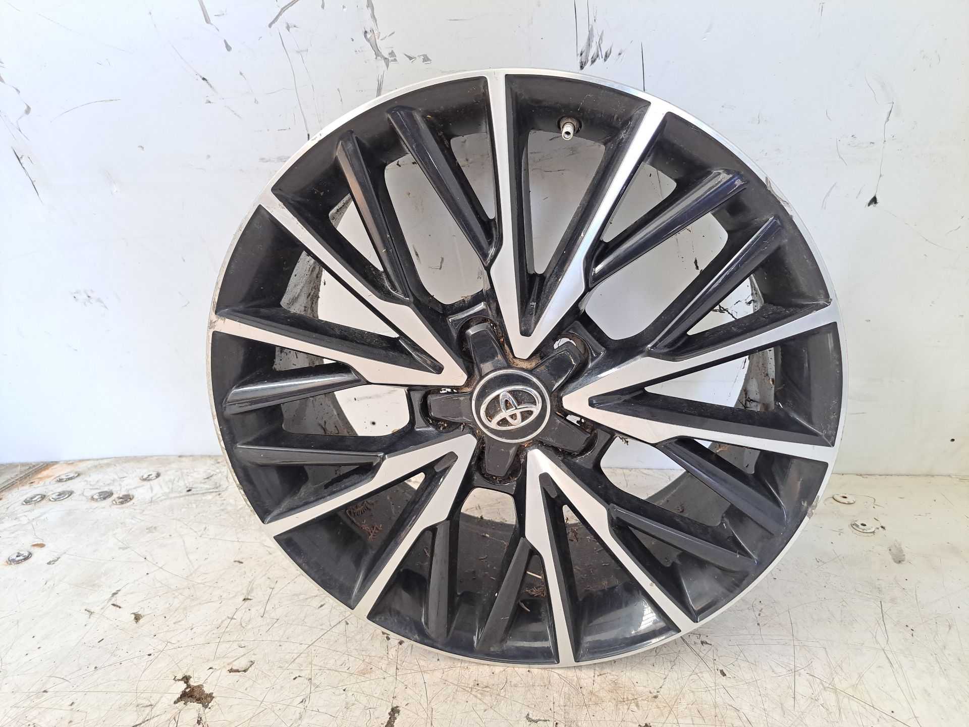 Recambio de llanta para toyota c-hr hybrid active referencia OEM IAM r18 pw45710000 