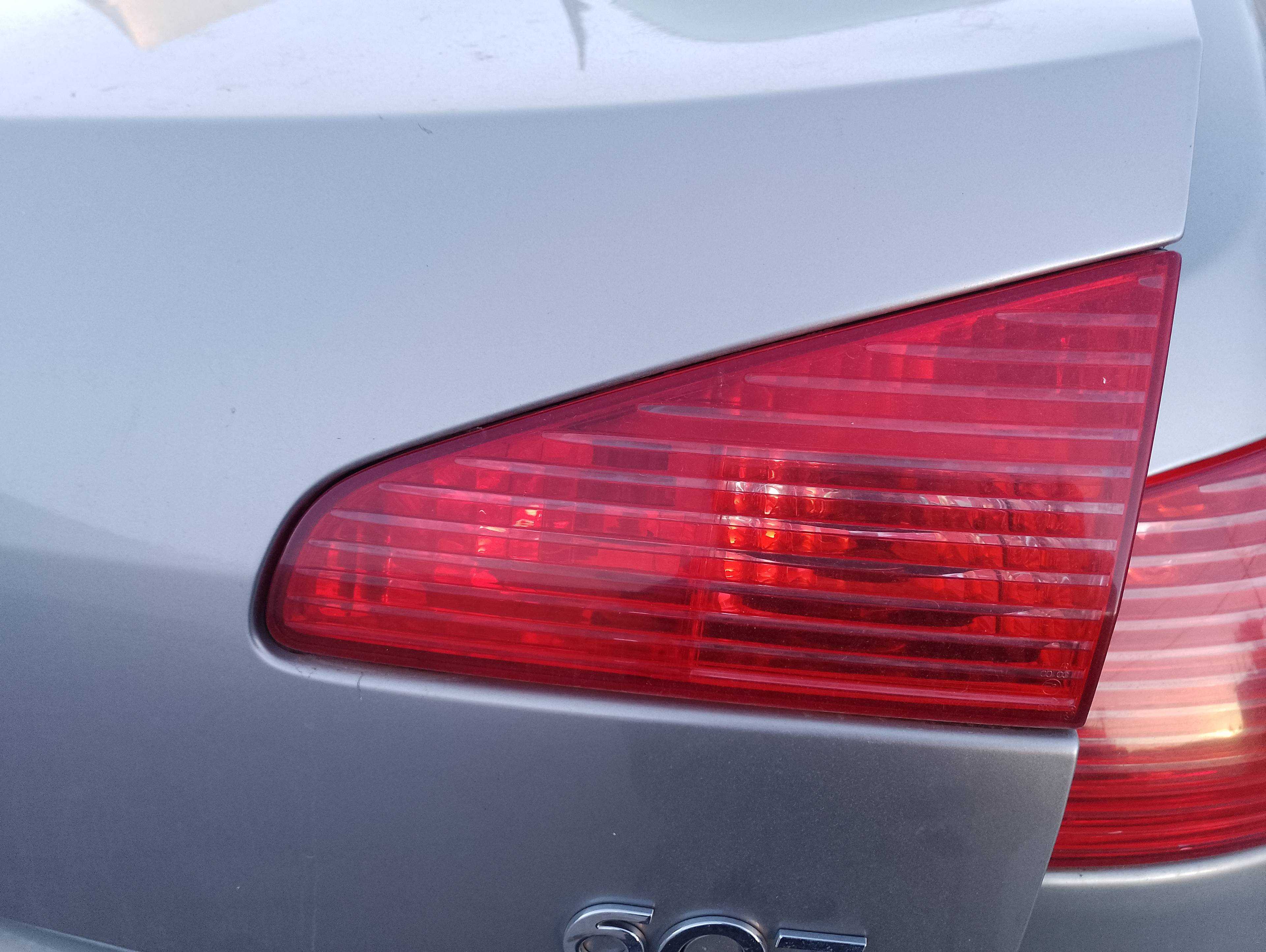 Recambio de piloto porton trasero derecho para peugeot 607 (s1) pack referencia OEM IAM   