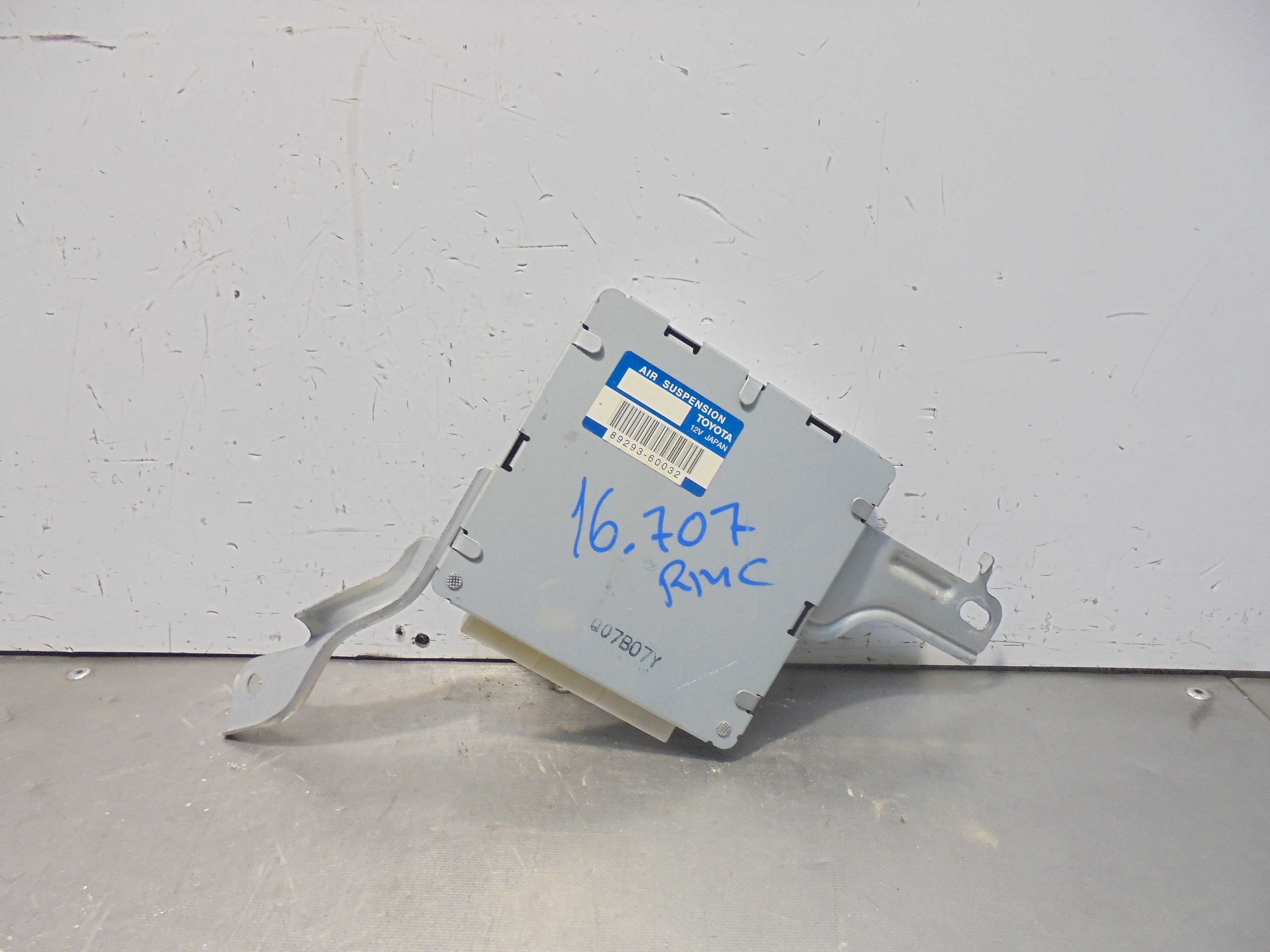 Recambio de centralita suspension para toyota land cruiser (j12) 3.0 turbodiesel referencia OEM IAM 8929360032  
