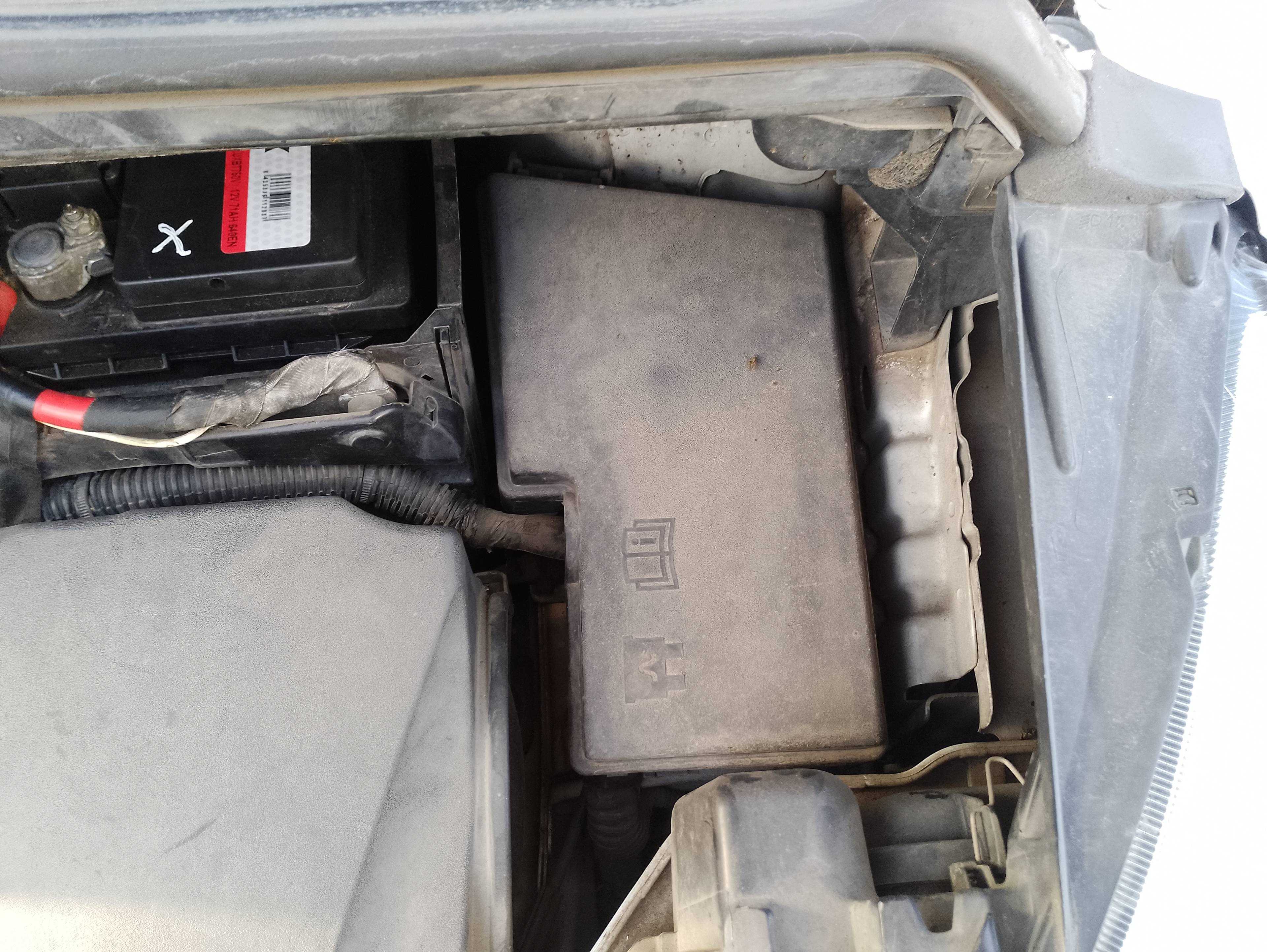 Recambio de caja reles / fusibles para ford c-max titanium referencia OEM IAM   