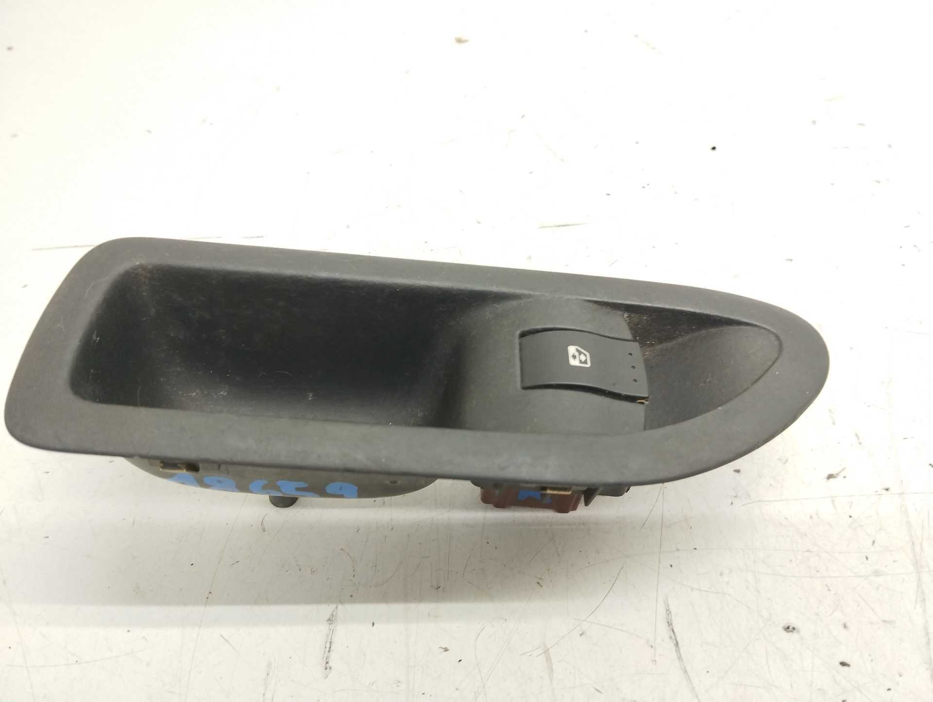Recambio de mando elevalunas trasero izquierdo para renault laguna ii (bg0) authentique referencia OEM IAM 8200016013  