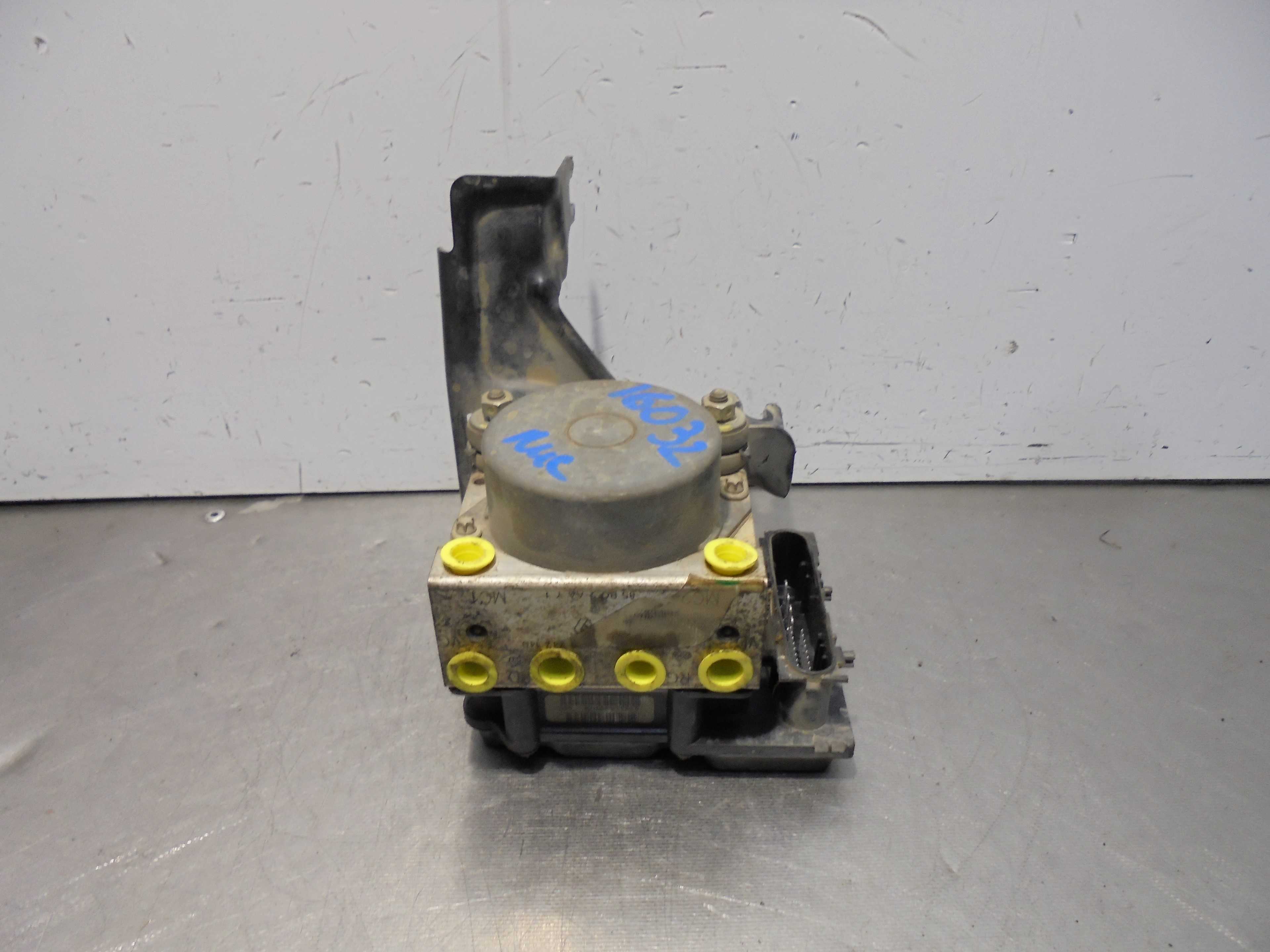 Recambio de abs para renault clio iii authentique referencia OEM IAM 8200747140 BOSCH 