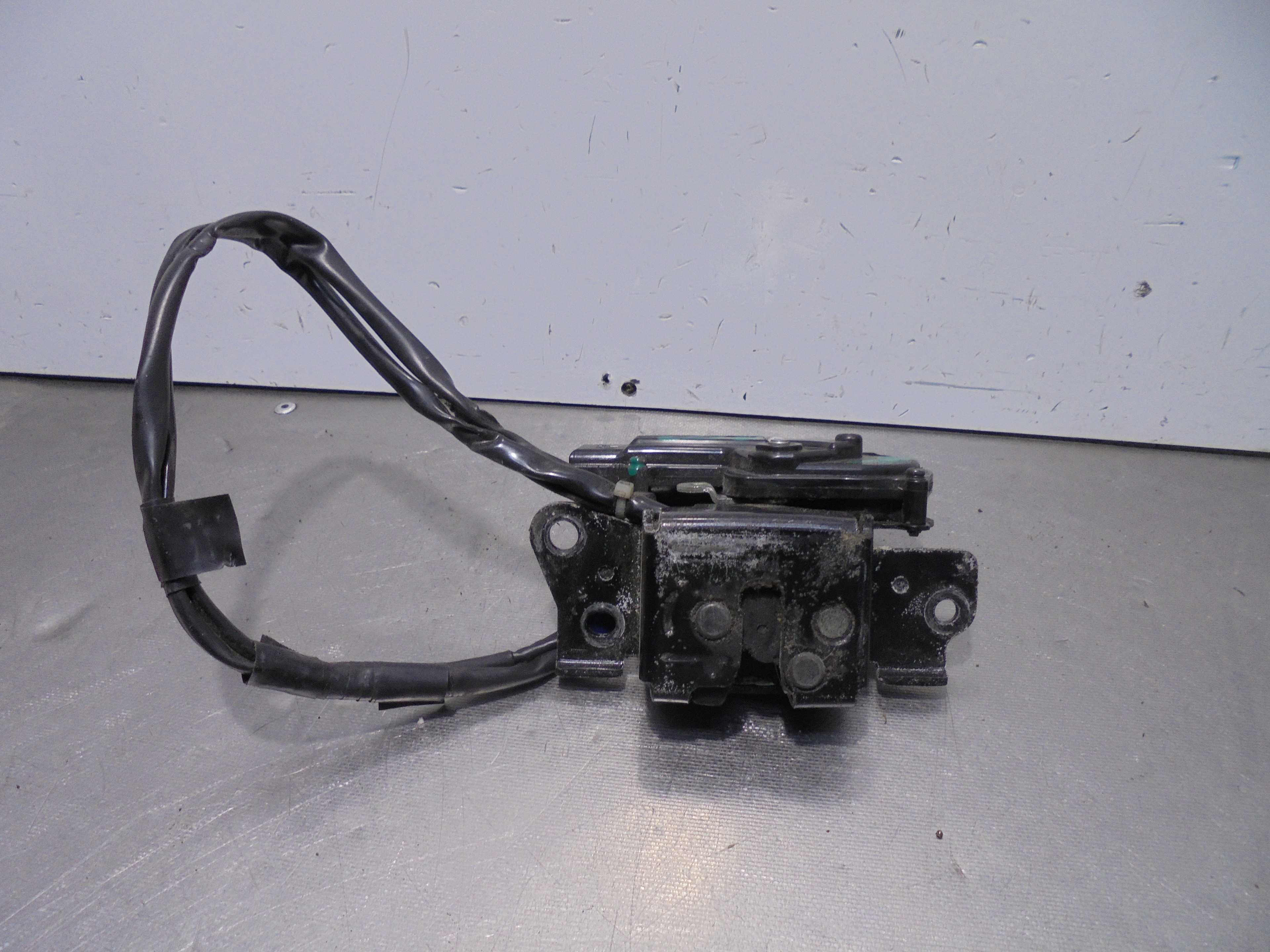 Recambio de cerradura maletero / porton para toyota prius (nhw20) referencia OEM IAM  ELECTRICA 5 PUERTAS 