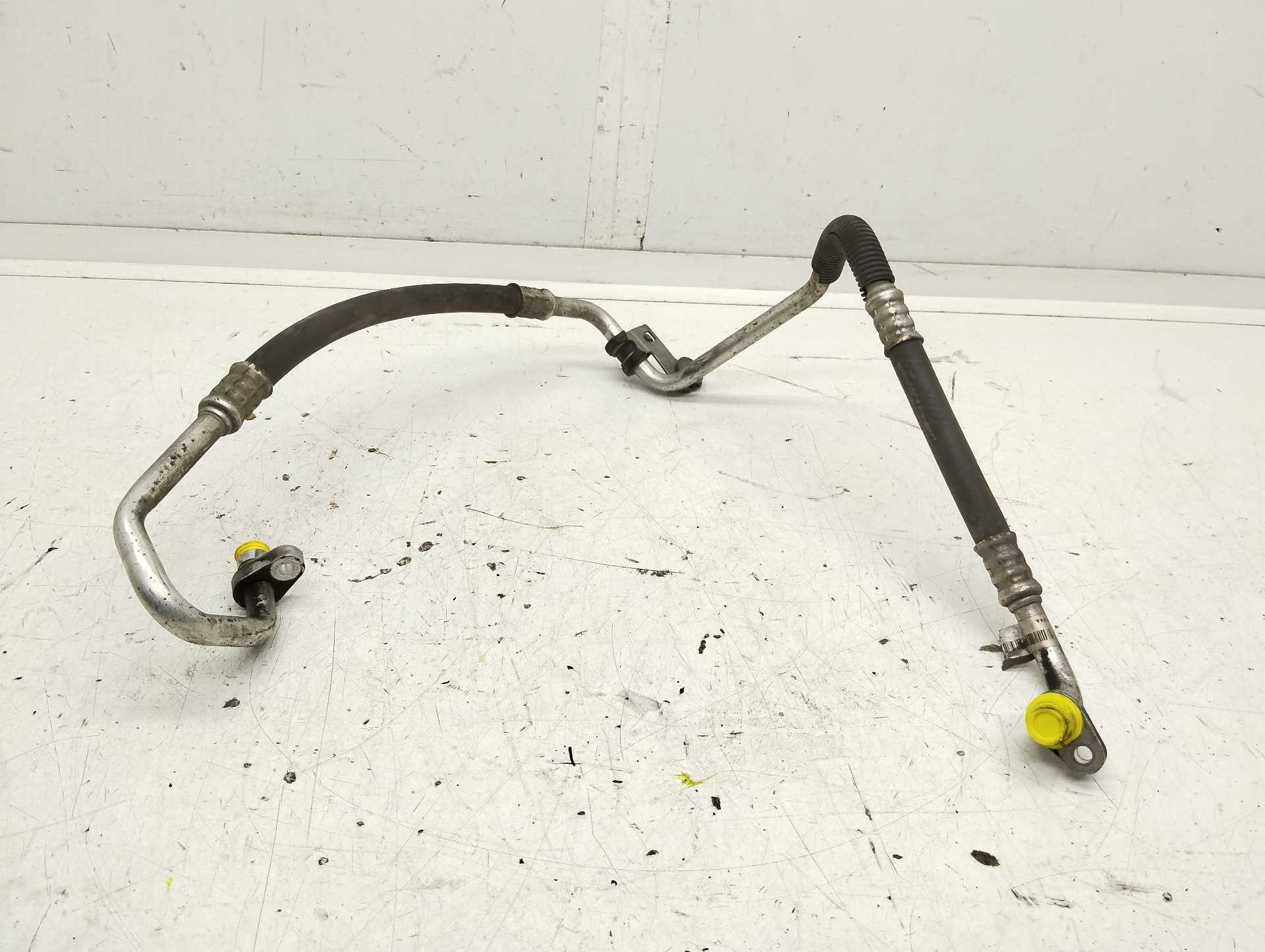 Recambio de tubos aire acondicionado para renault megane iii berlina 5 p 1.2 16v referencia OEM IAM 924900035R  