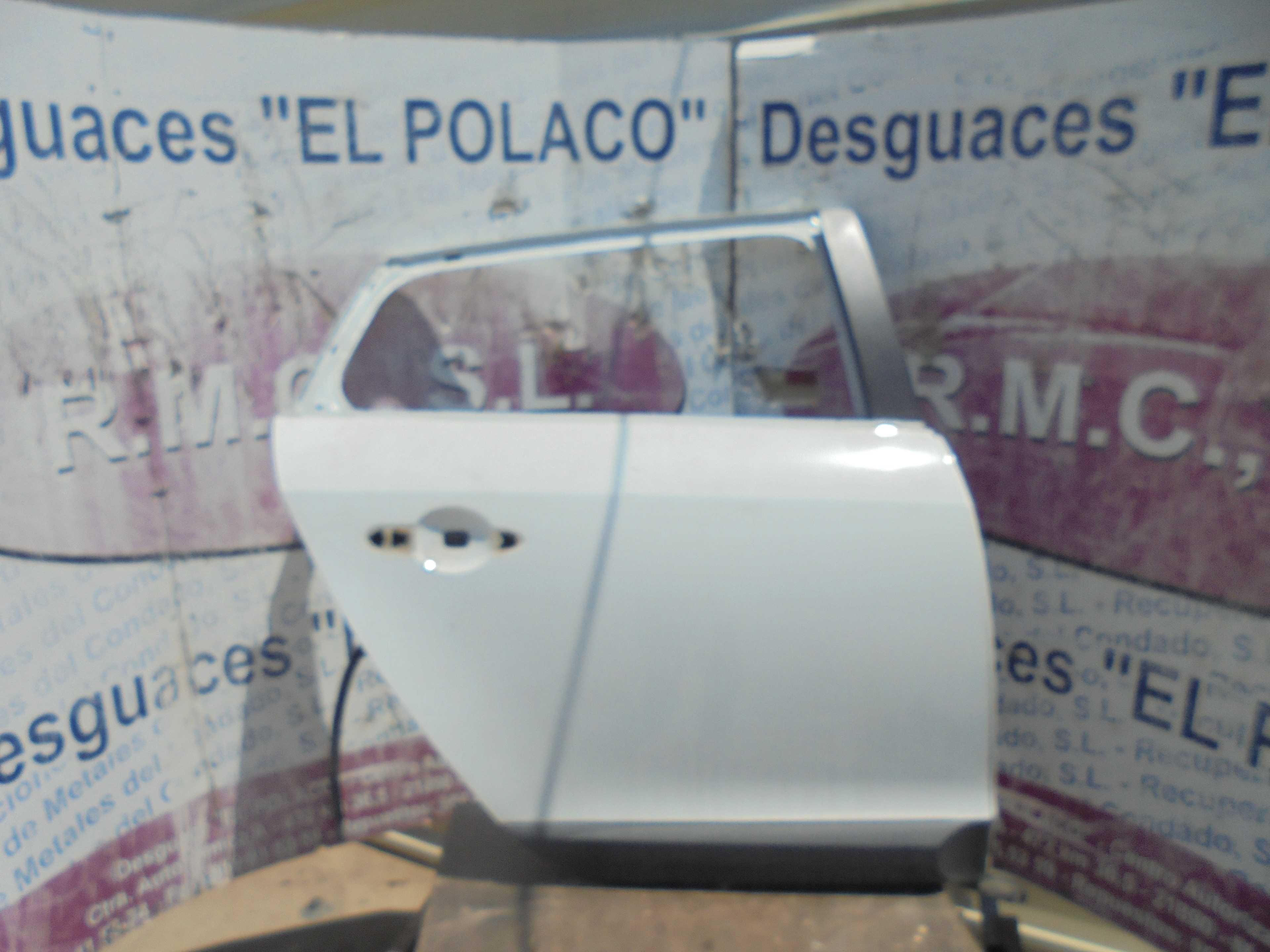 Recambio de puerta trasera derecha para renault megane iii sport tourer business referencia OEM IAM   