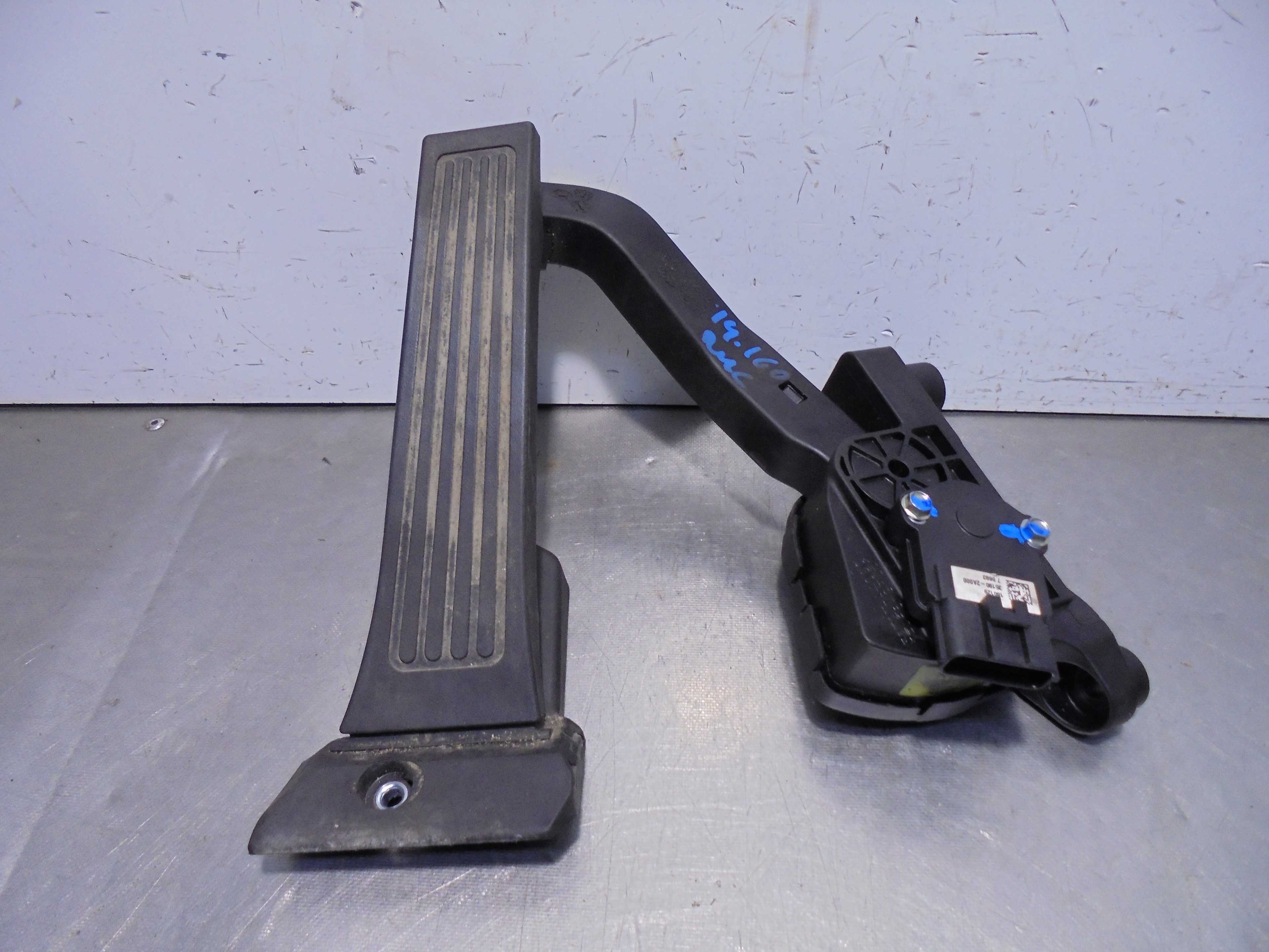 Recambio de pedal acelerador para kia carens ( ) 1.7 crdi cat referencia OEM IAM 351902A000  