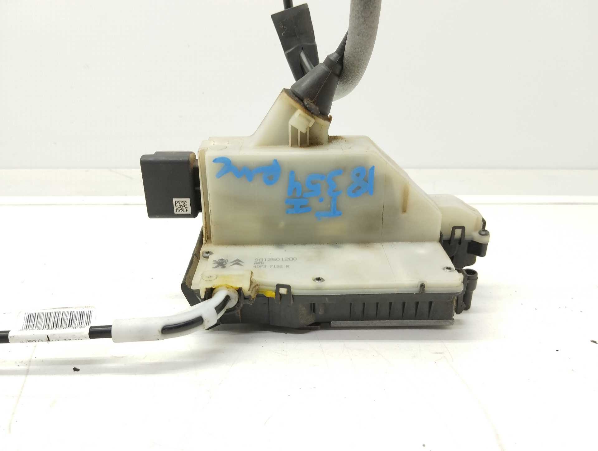 Recambio de cerradura puerta trasera izquierda para peugeot 208 1.2 12v e-vti referencia OEM IAM 9812501280 40737192R 