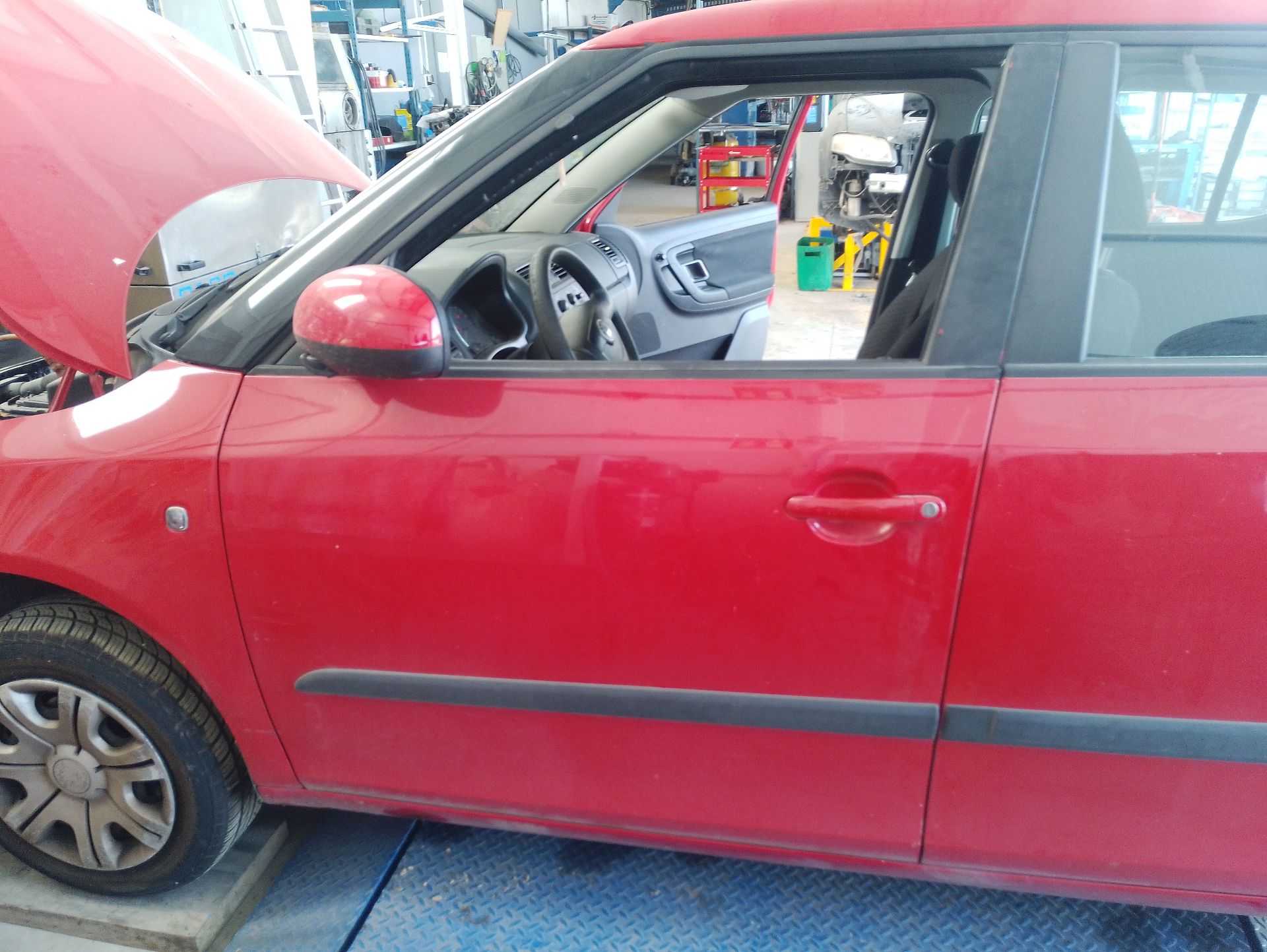 Recambio de puerta delantera izquierda para skoda fabia ii (542) 1.2 referencia OEM IAM 5J6831055  