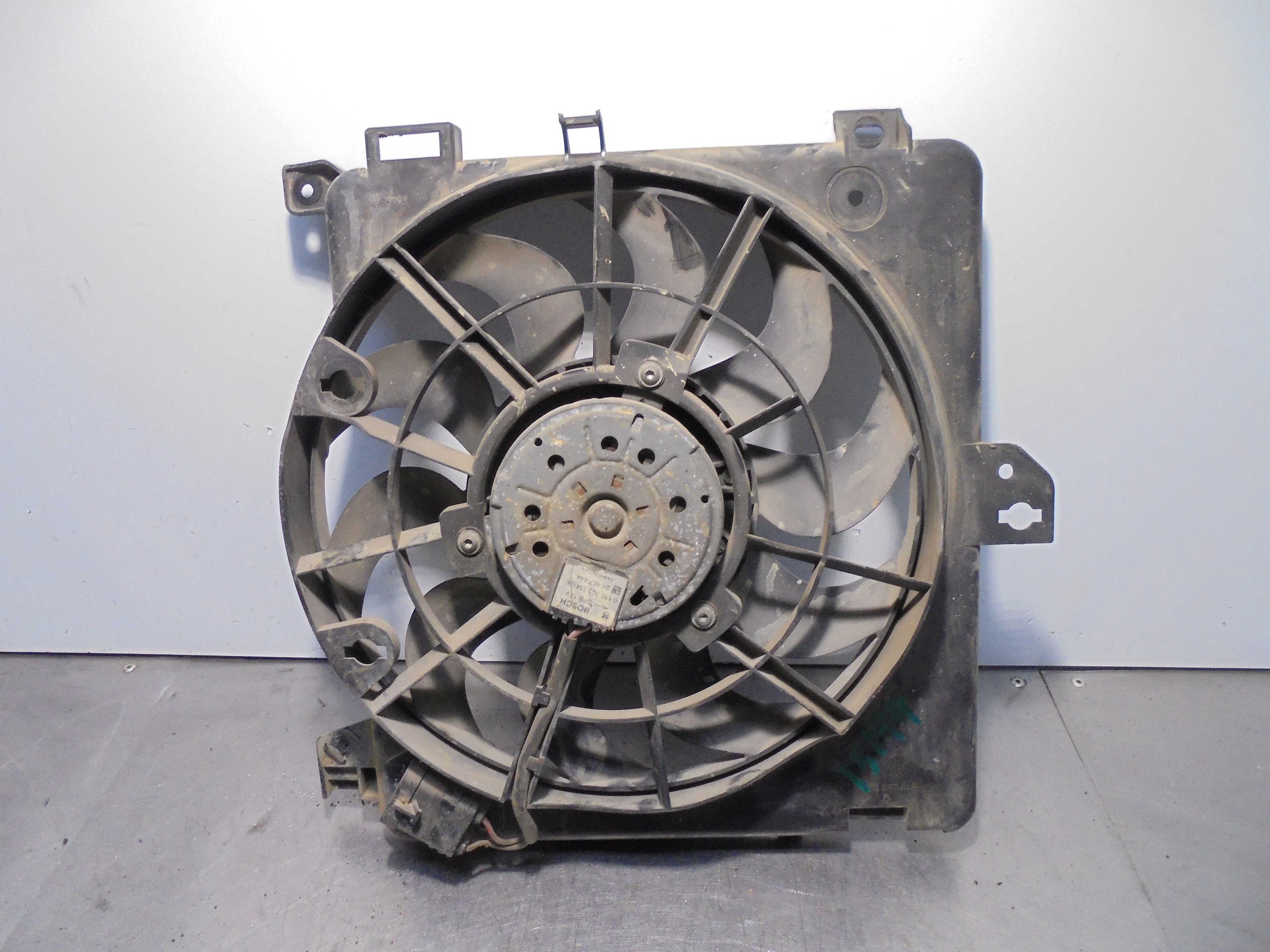 Recambio de electroventilador para opel astra h berlina cosmo referencia OEM IAM 24467444 3135103603 BOSCH