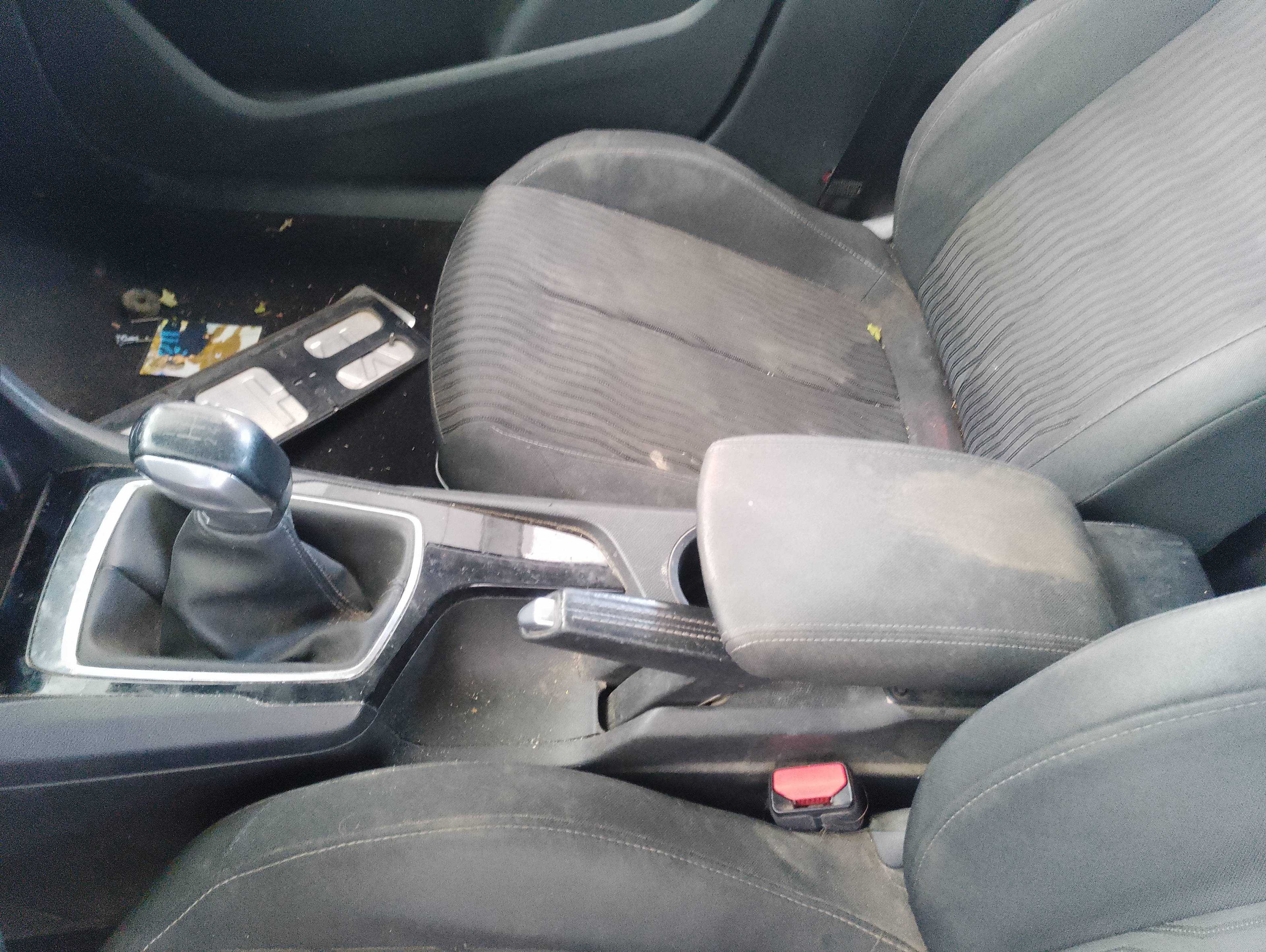 Recambio de apoyabrazos central para peugeot 308 active referencia OEM IAM   