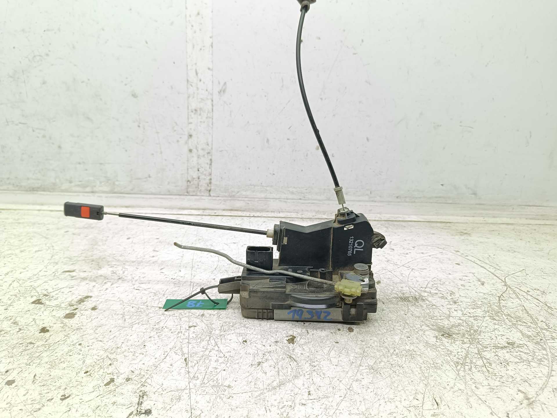 Recambio de cerradura puerta delantera derecha para opel vectra c berlina elegance referencia OEM IAM 13210765  