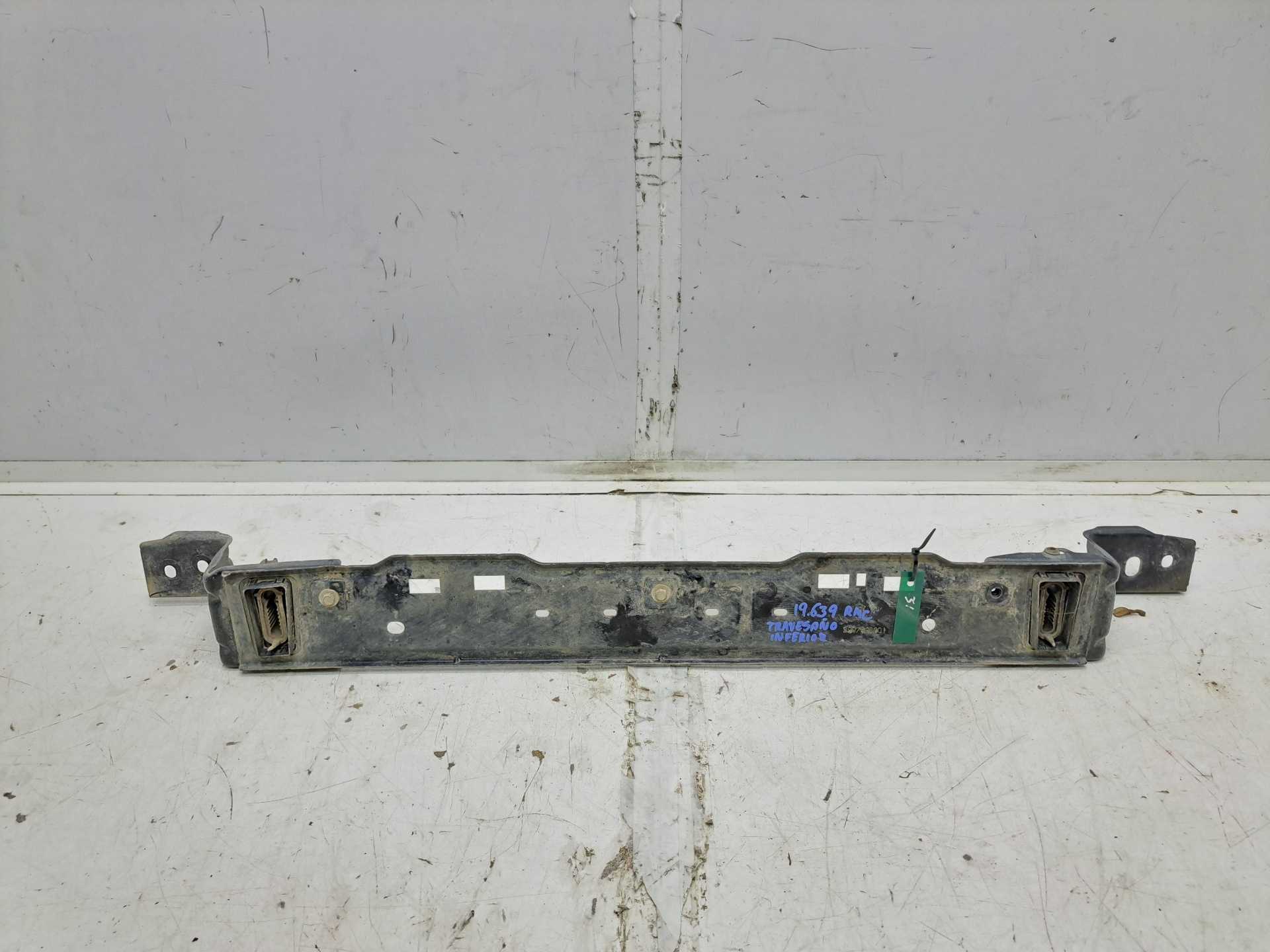 Recambio de travesaño inferior para opel vivaro furgón l express referencia OEM IAM 8907638001  