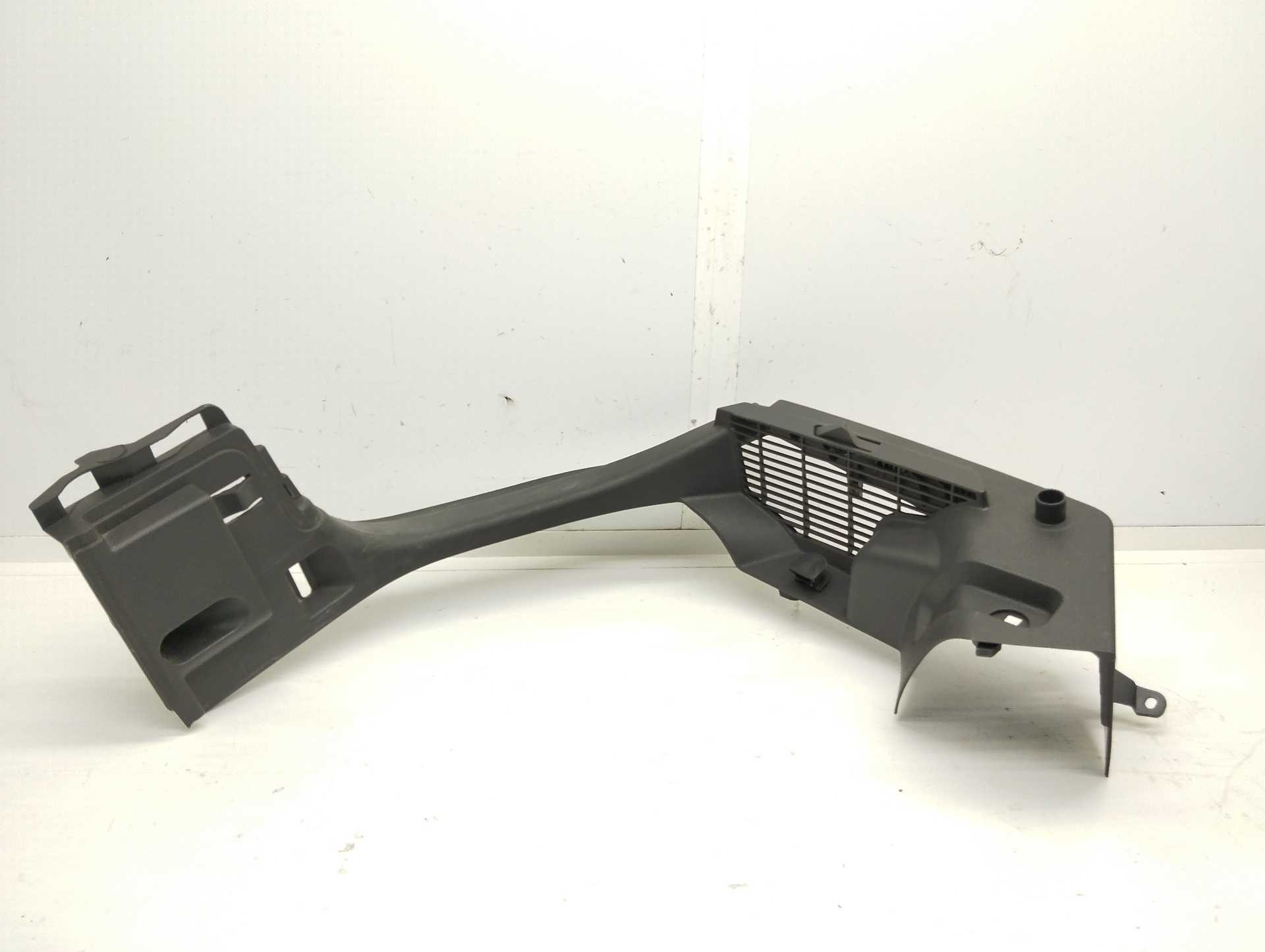 Recambio de moldura interior para volkswagen golf vii lim. 2.0 tsi referencia OEM IAM 5G6867761E  