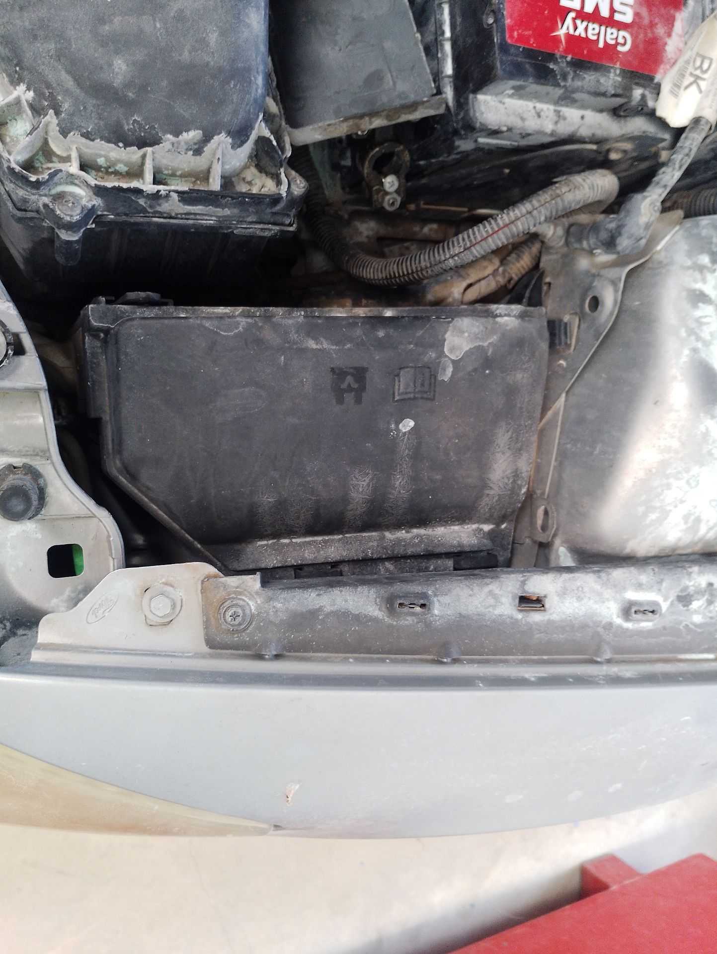 Recambio de caja reles / fusibles para ford mondeo iv (ba7) 2.0 tdci referencia OEM IAM 1681101  