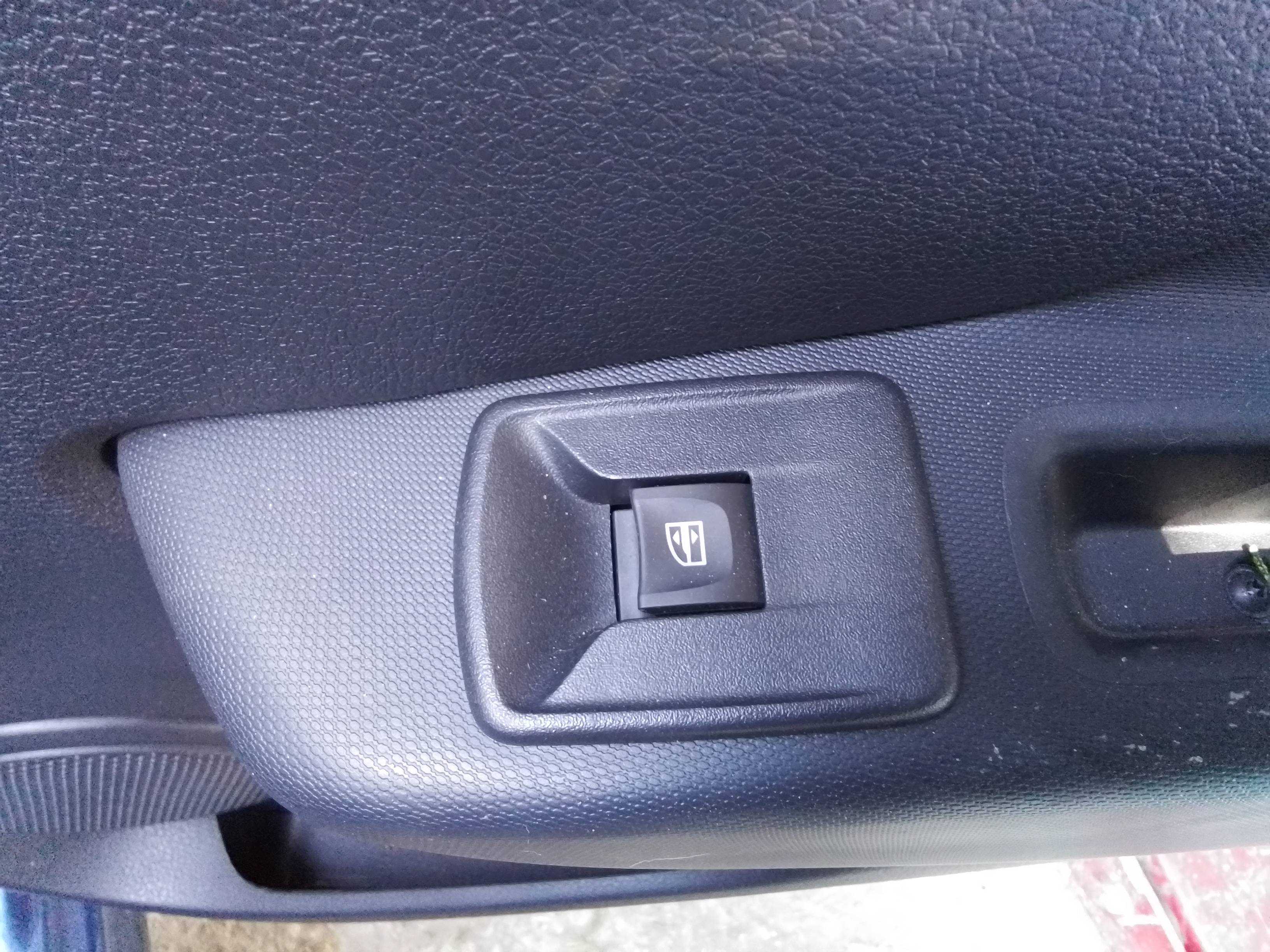 Recambio de mando elevalunas trasero derecho para dacia sandero comfort referencia OEM IAM   
