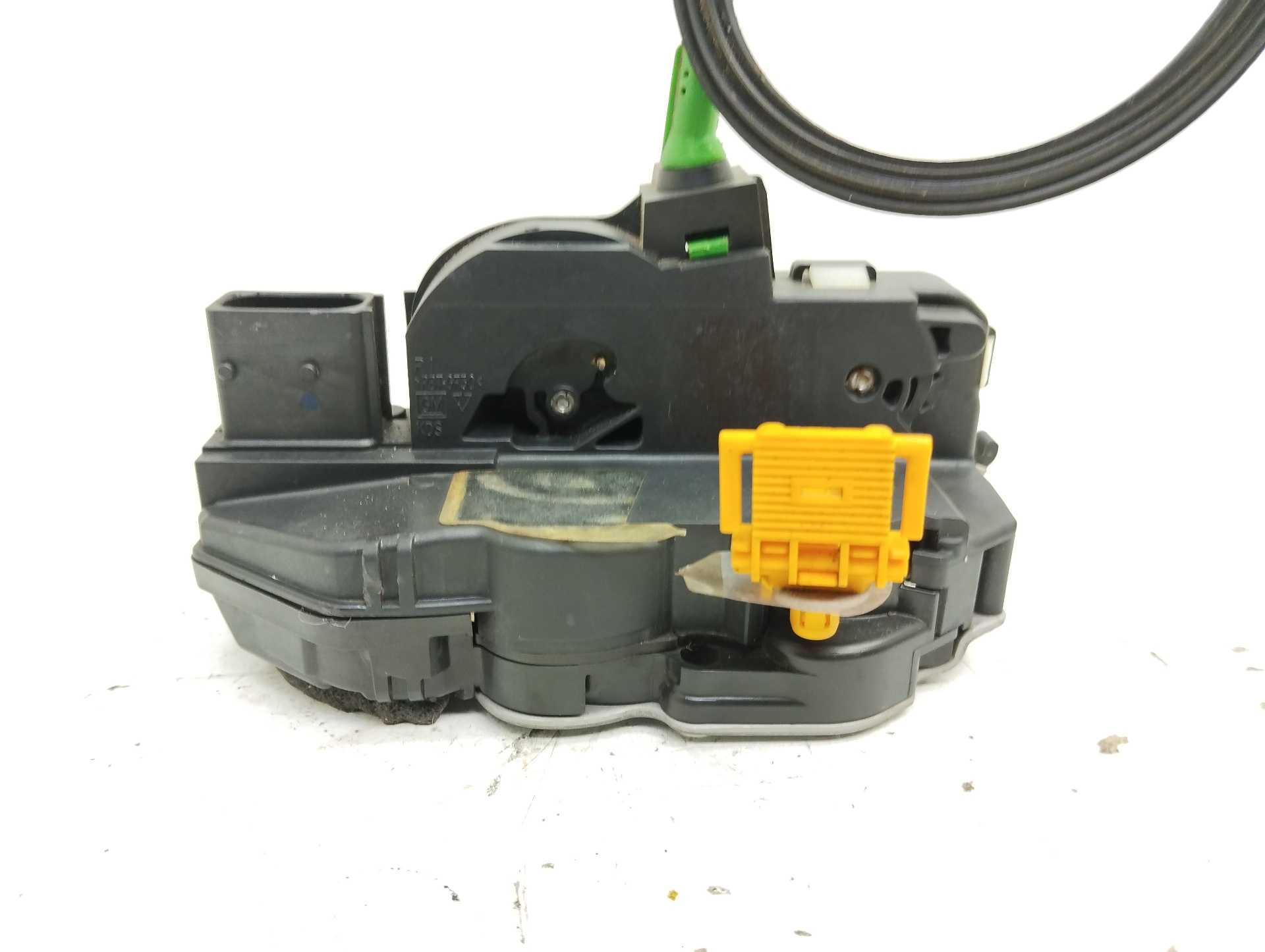Recambio de cerradura puerta trasera derecha para opel insignia berlina selective referencia OEM IAM 3023880RH  
