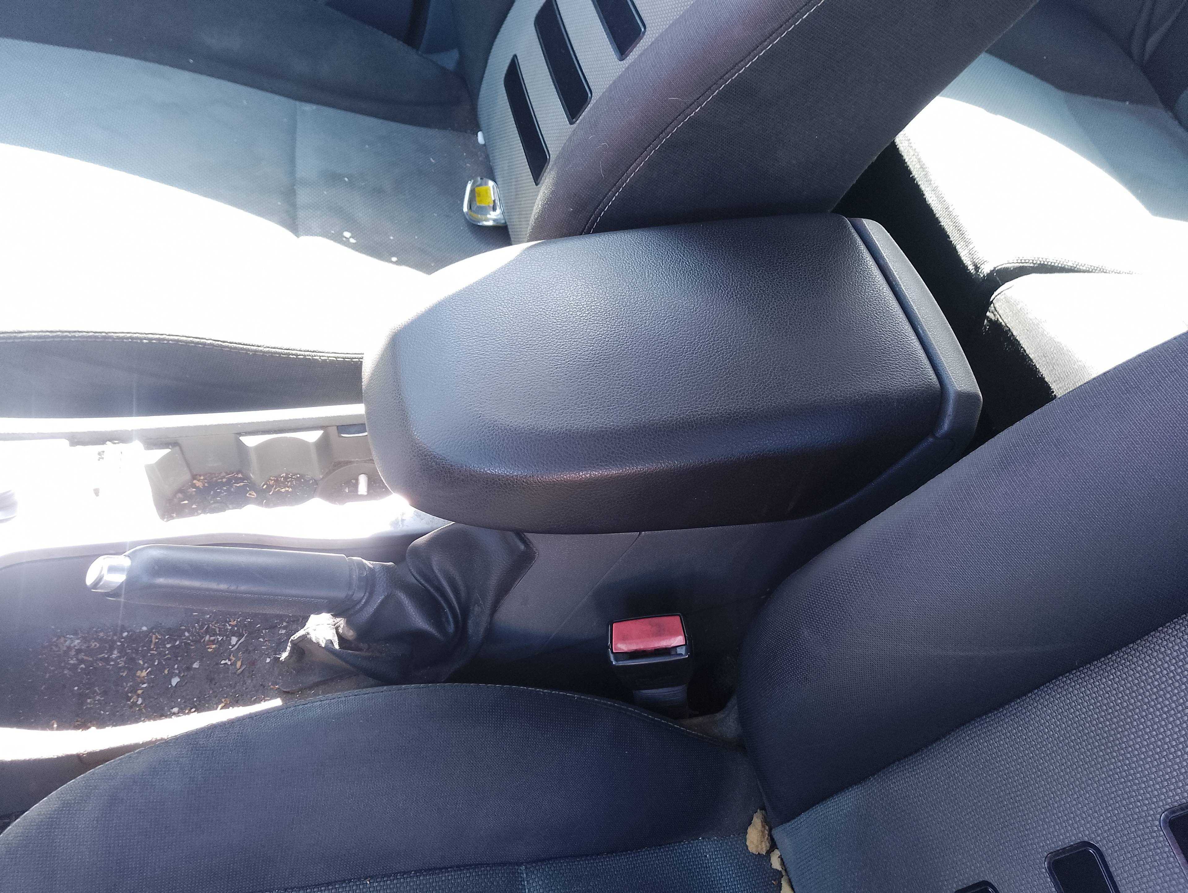 Recambio de apoyabrazos central para ford focus berlina (cap) ambiente (d) referencia OEM IAM   
