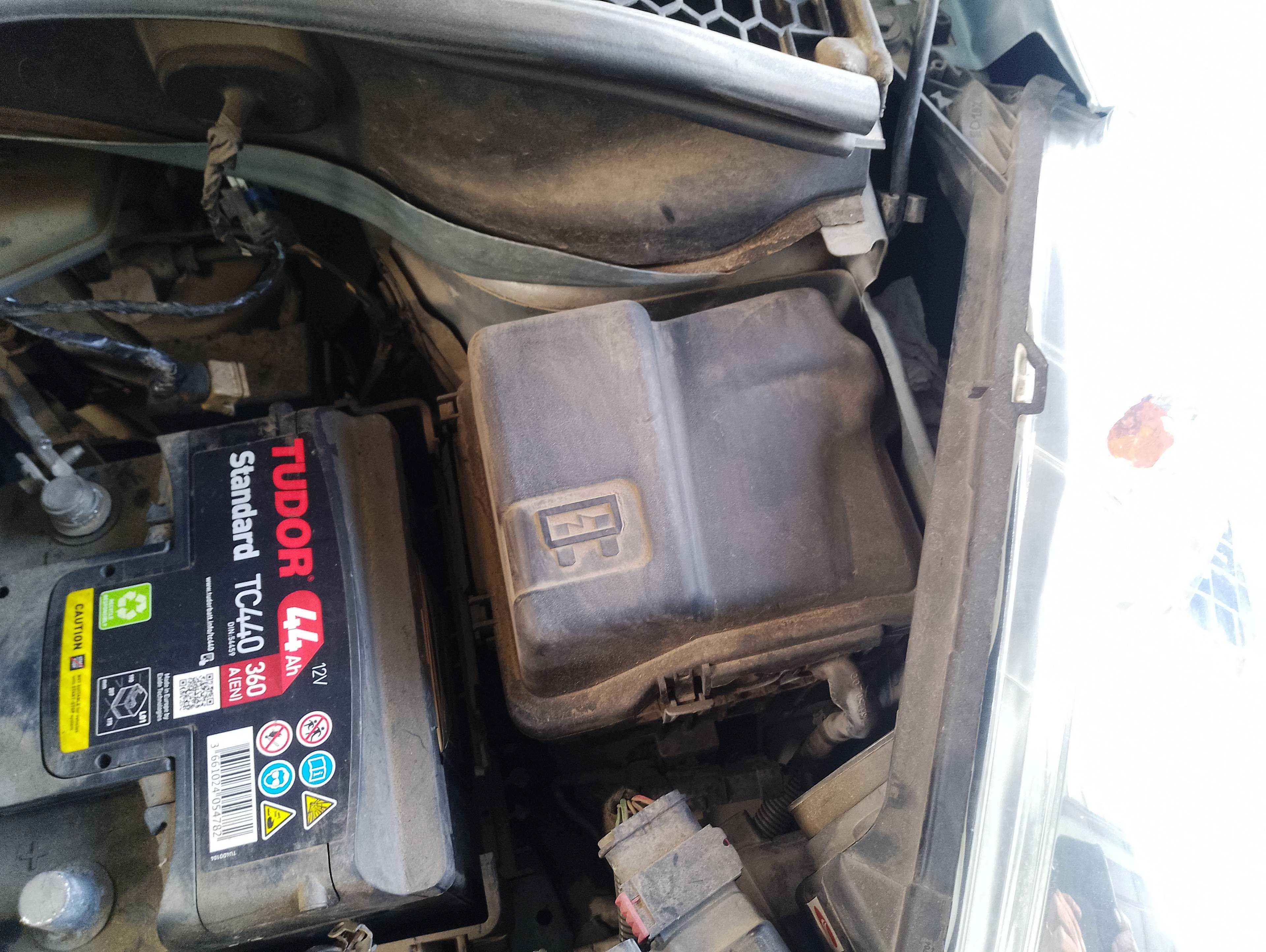 Recambio de caja reles / fusibles para peugeot 207 confort referencia OEM IAM   