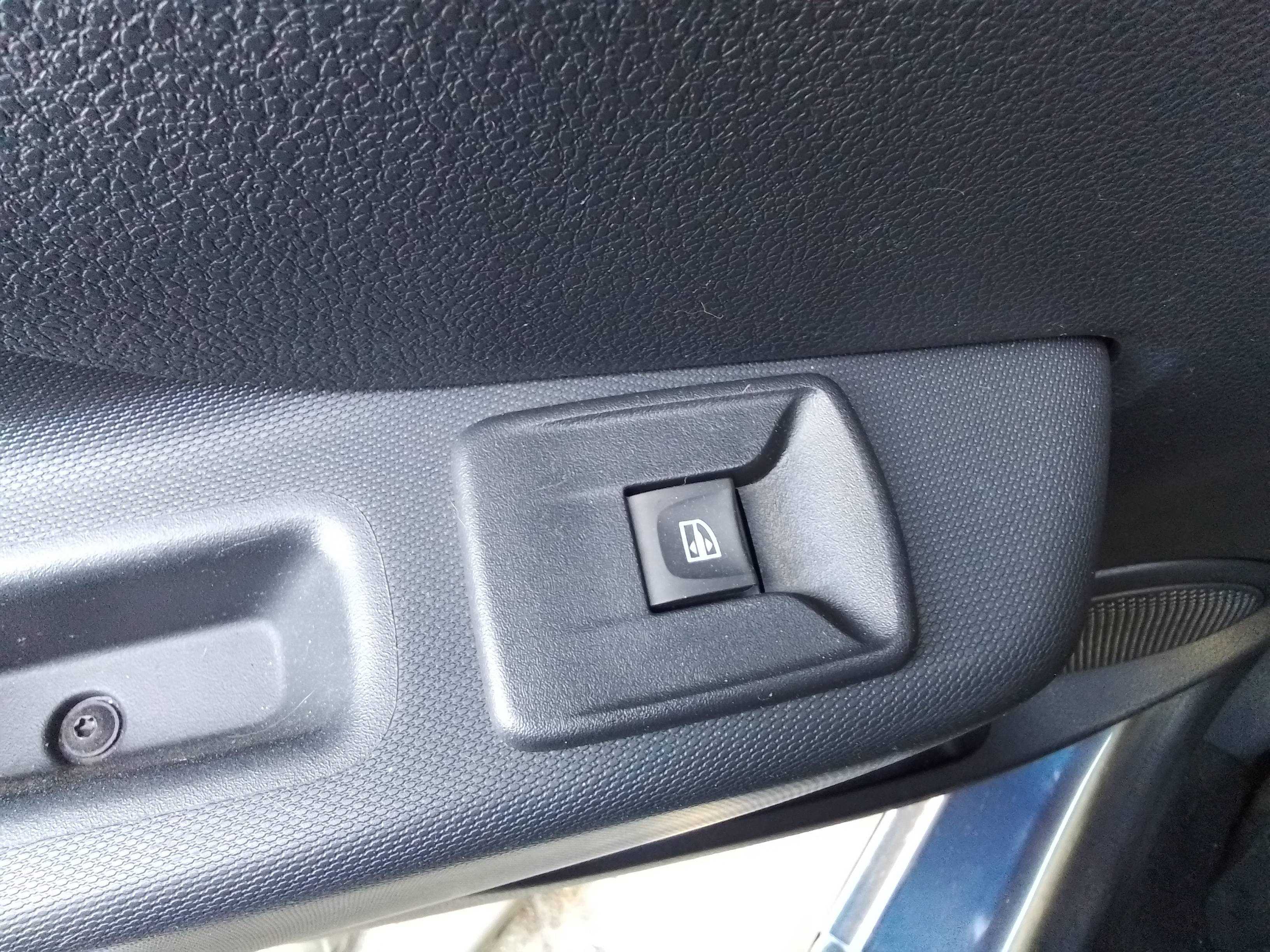Recambio de mando elevalunas trasero izquierdo para dacia sandero comfort referencia OEM IAM   