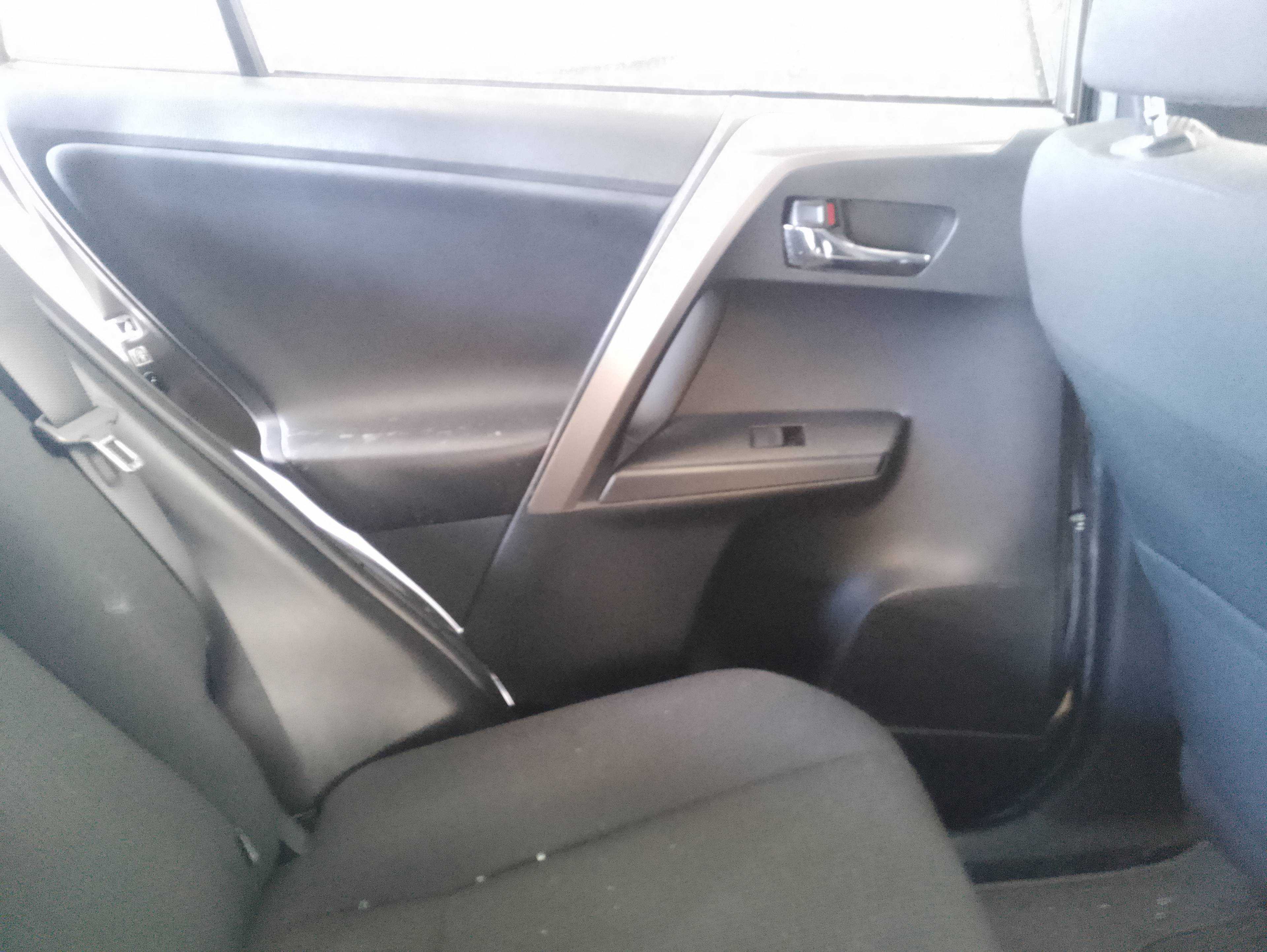 Recambio de guarnecido puerta trasera izquierda para toyota rav4 hybrid 4x2 black edition referencia OEM IAM   