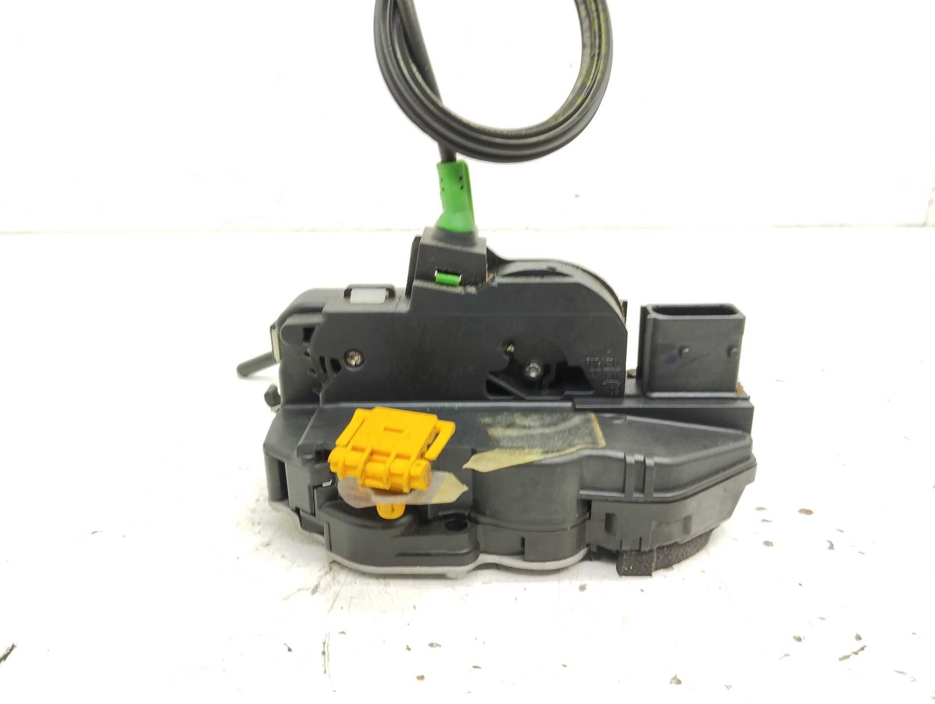 Recambio de cerradura puerta trasera izquierda para opel insignia berlina selective referencia OEM IAM 3023881LH2  