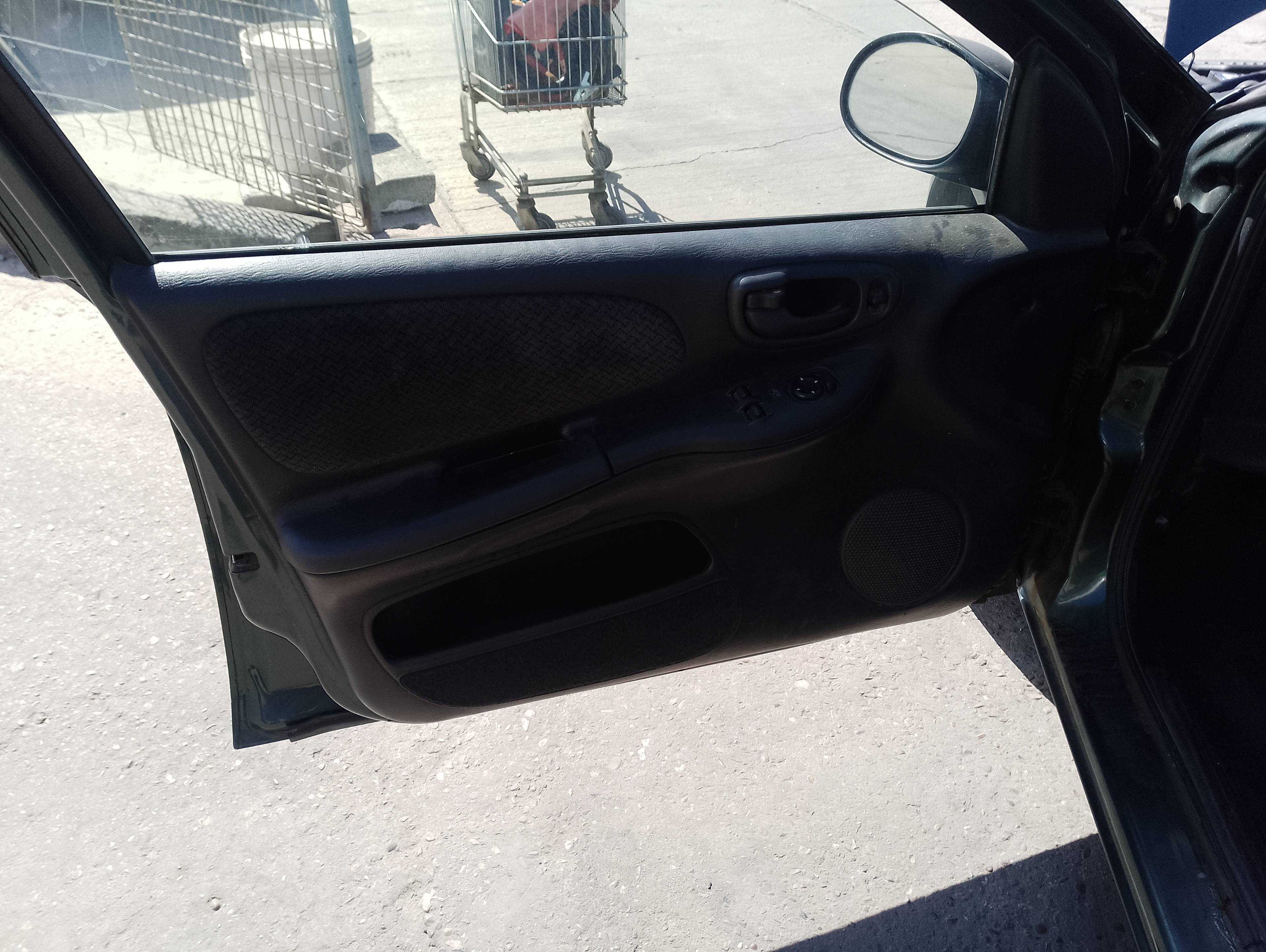 Recambio de guarnecido puerta delantera izquierda para chrysler neon (pl) 1.6 le referencia OEM IAM   